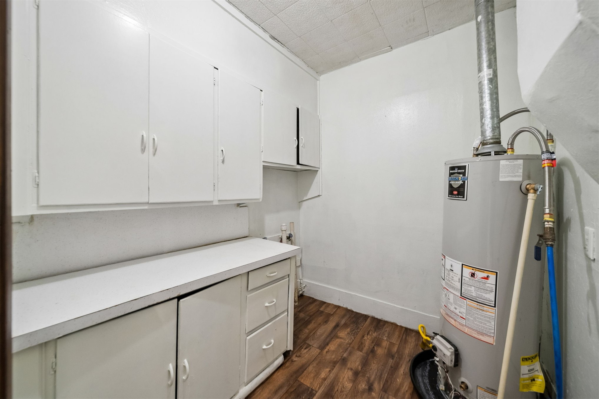 522 E 7th Property Photo 18