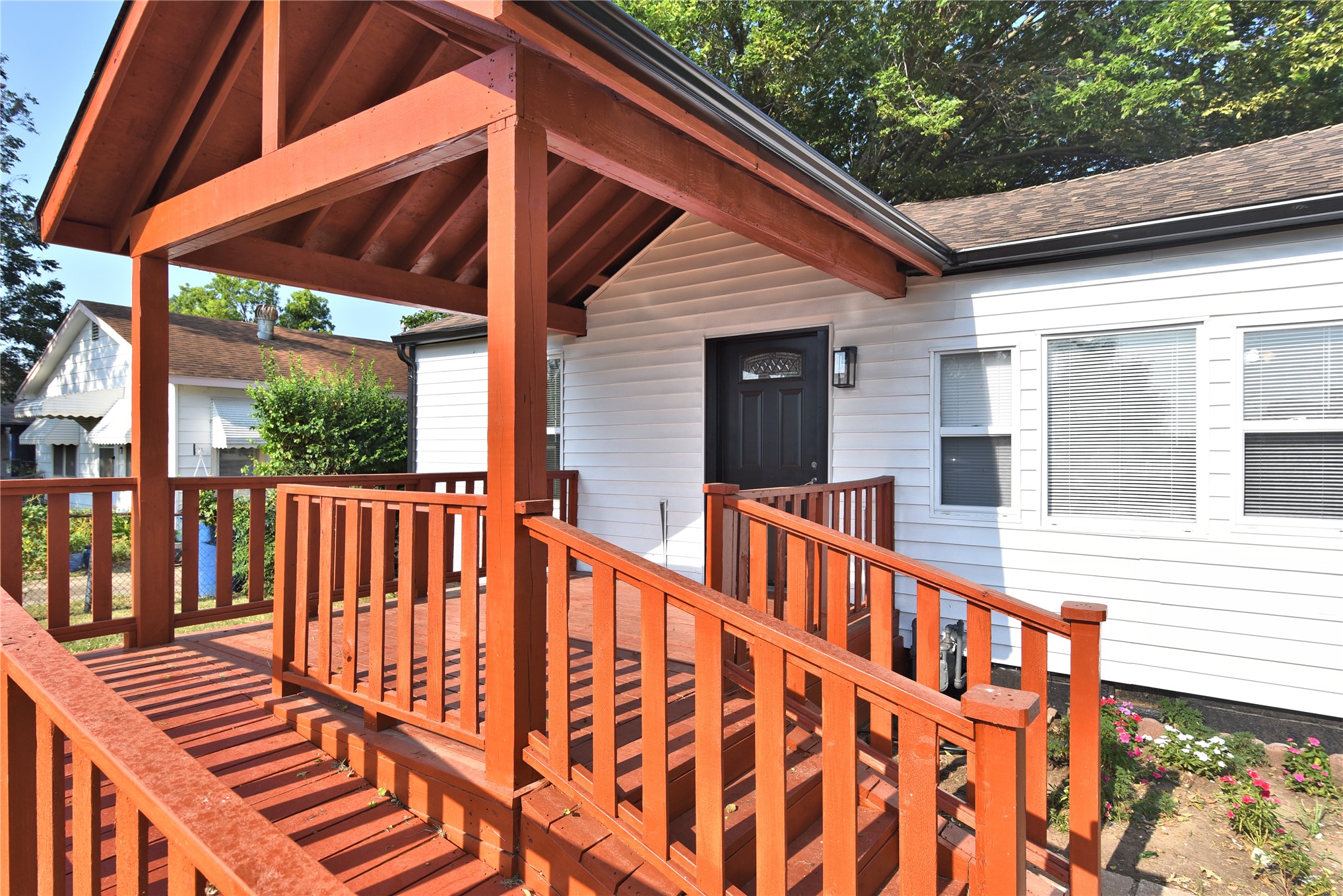 2128 N Saint Louis Avenue Property Photo 2