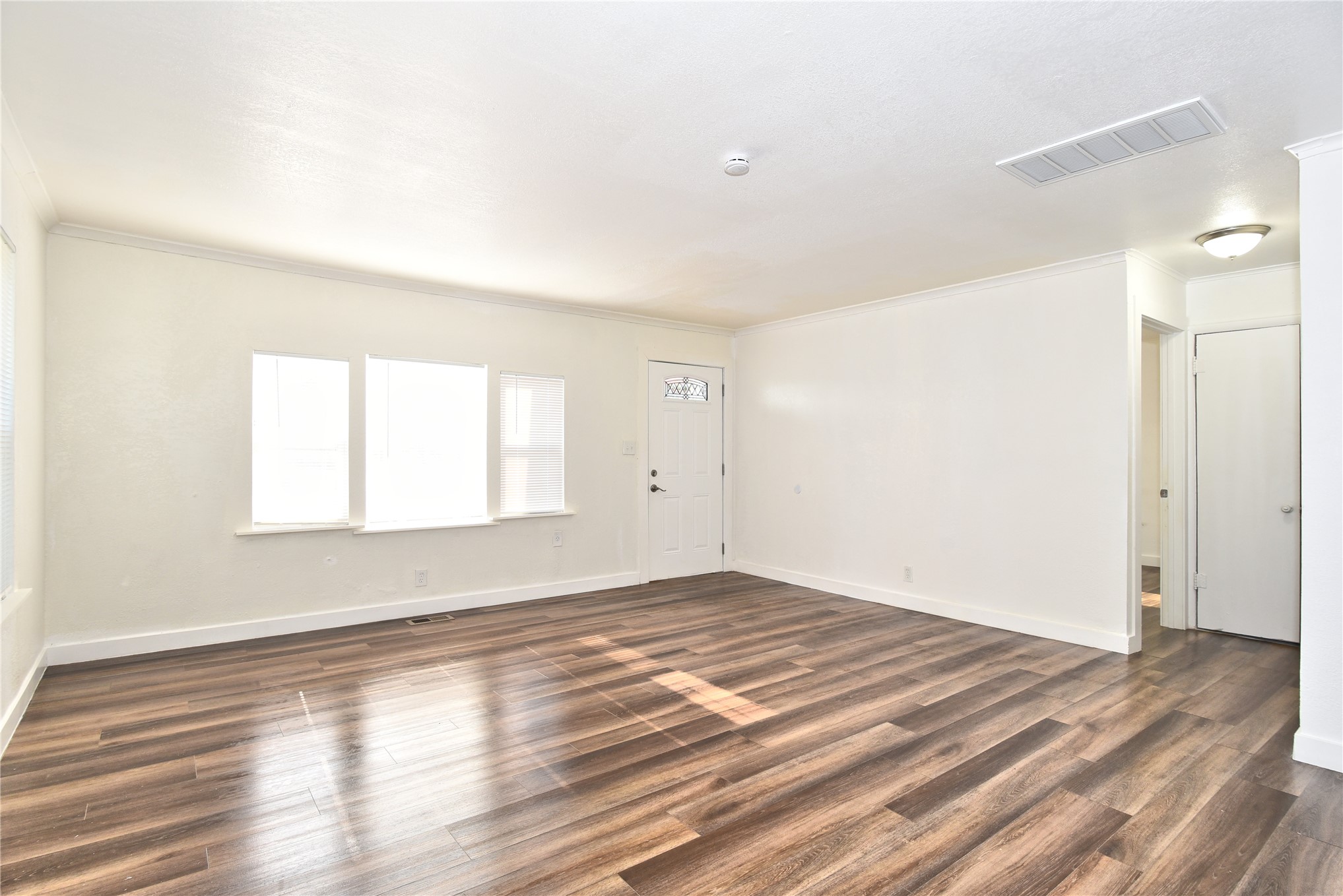 2128 N Saint Louis Avenue Property Photo 5
