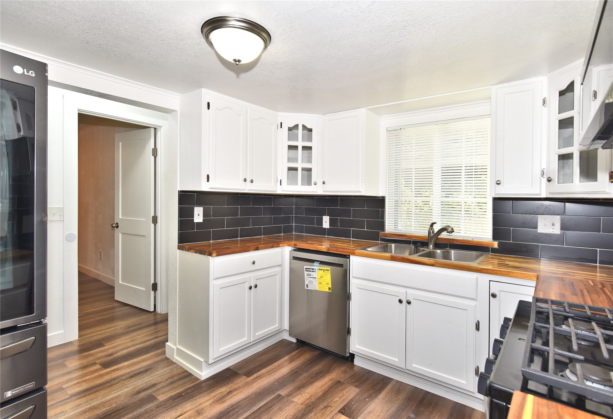 2128 N Saint Louis Avenue Property Photo 6