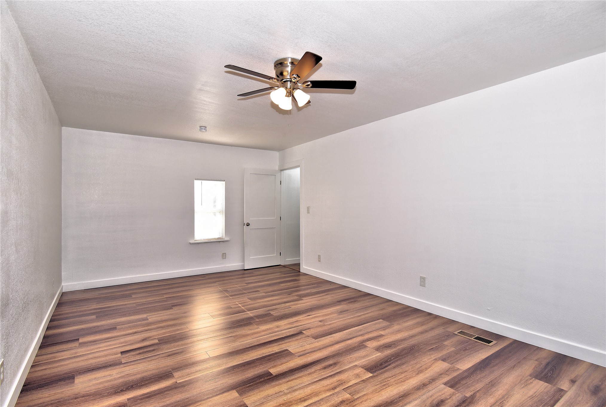 2128 N Saint Louis Avenue Property Photo 10