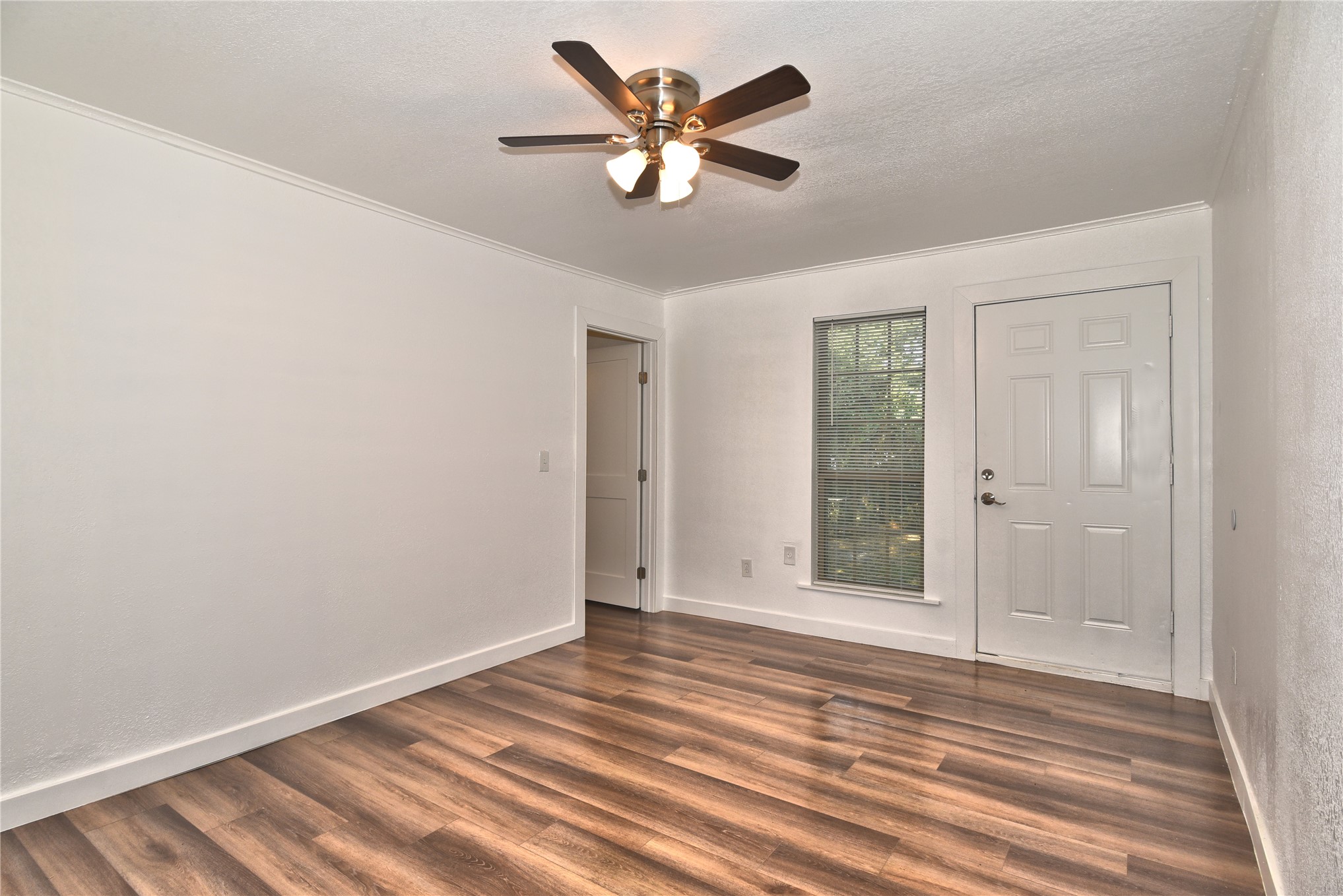 2128 N Saint Louis Avenue Property Photo 12