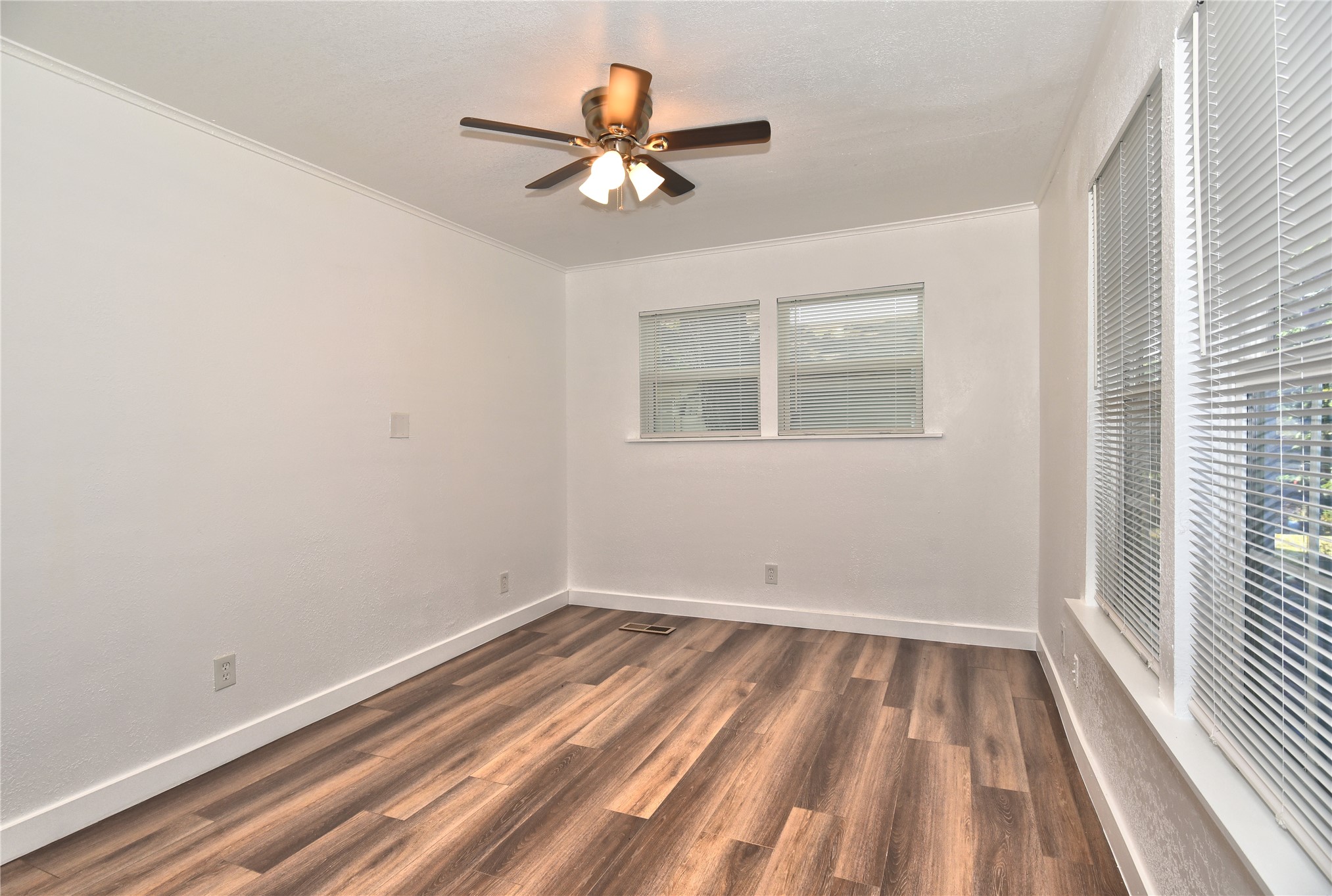 2128 N Saint Louis Avenue Property Photo 14