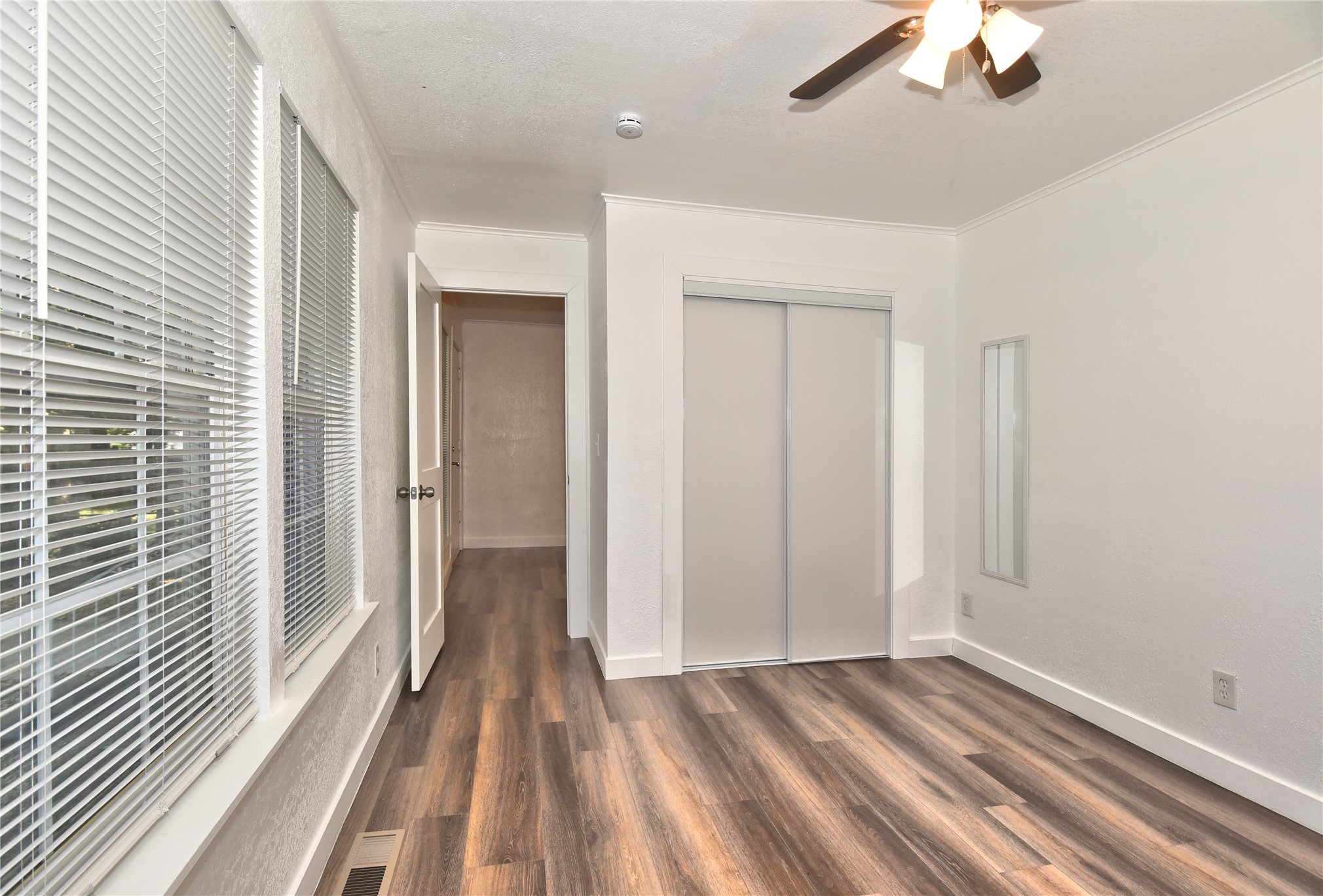 2128 N Saint Louis Avenue Property Photo 15