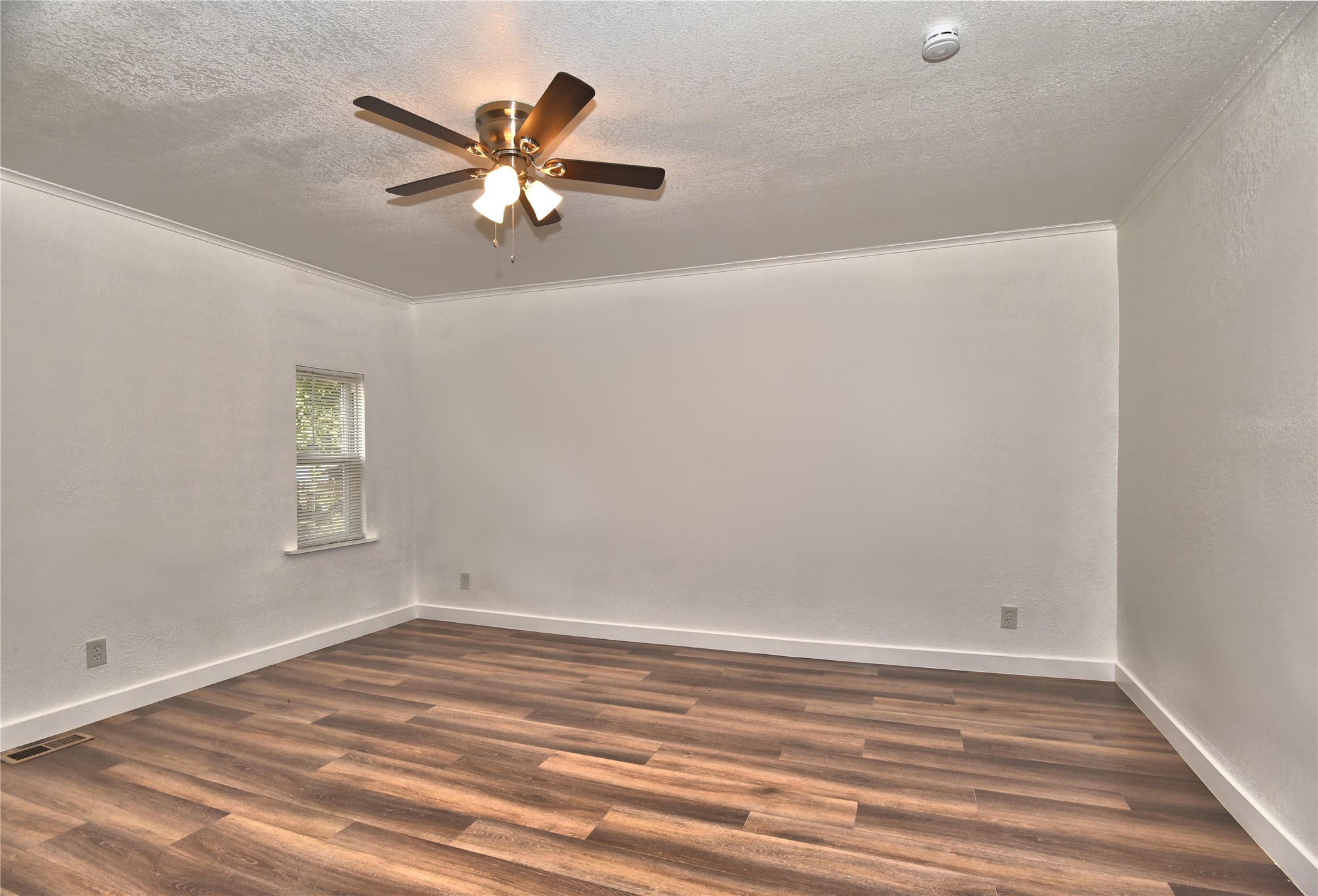 2128 N Saint Louis Avenue Property Photo 18