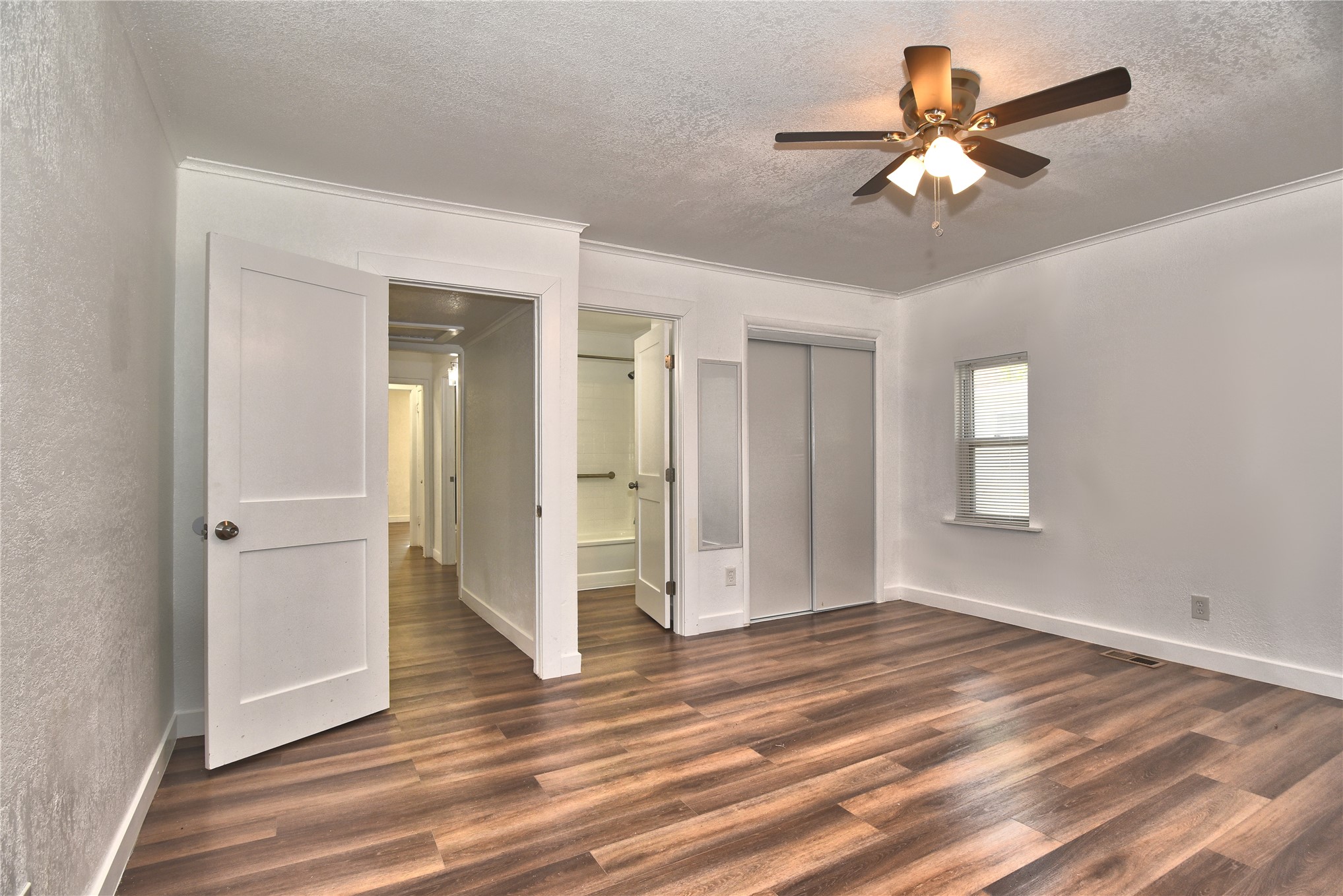 2128 N Saint Louis Avenue Property Photo 19