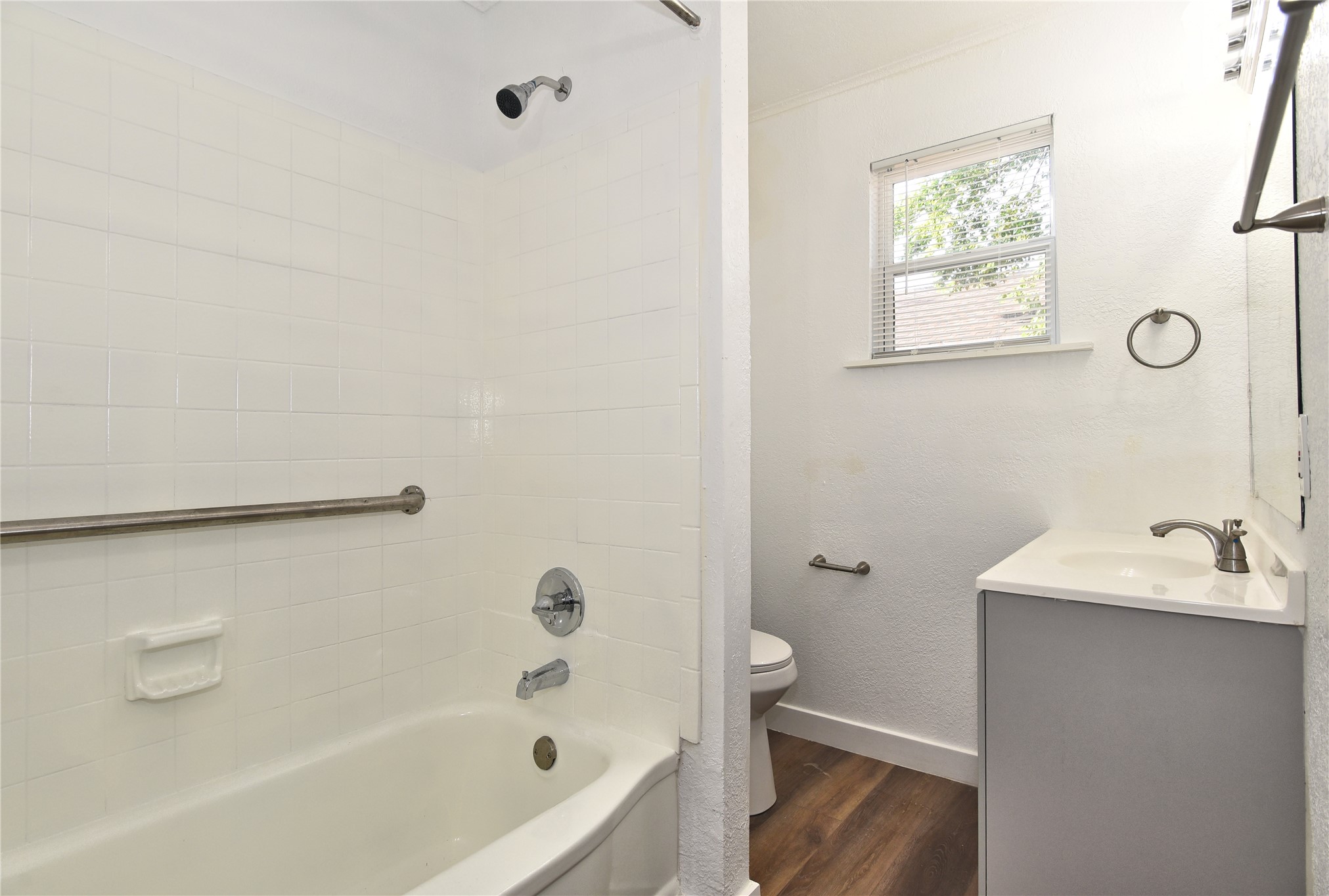 2128 N Saint Louis Avenue Property Photo 20
