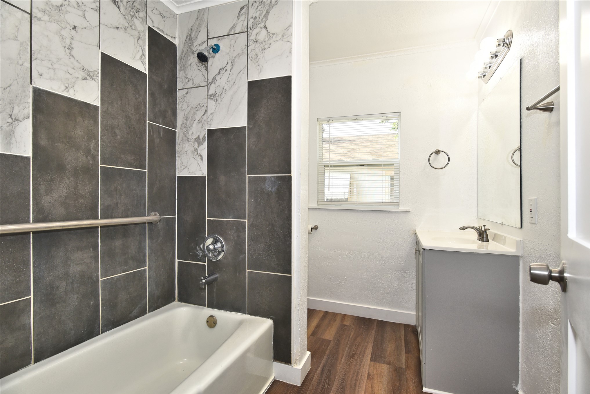 2128 N Saint Louis Avenue Property Photo 22