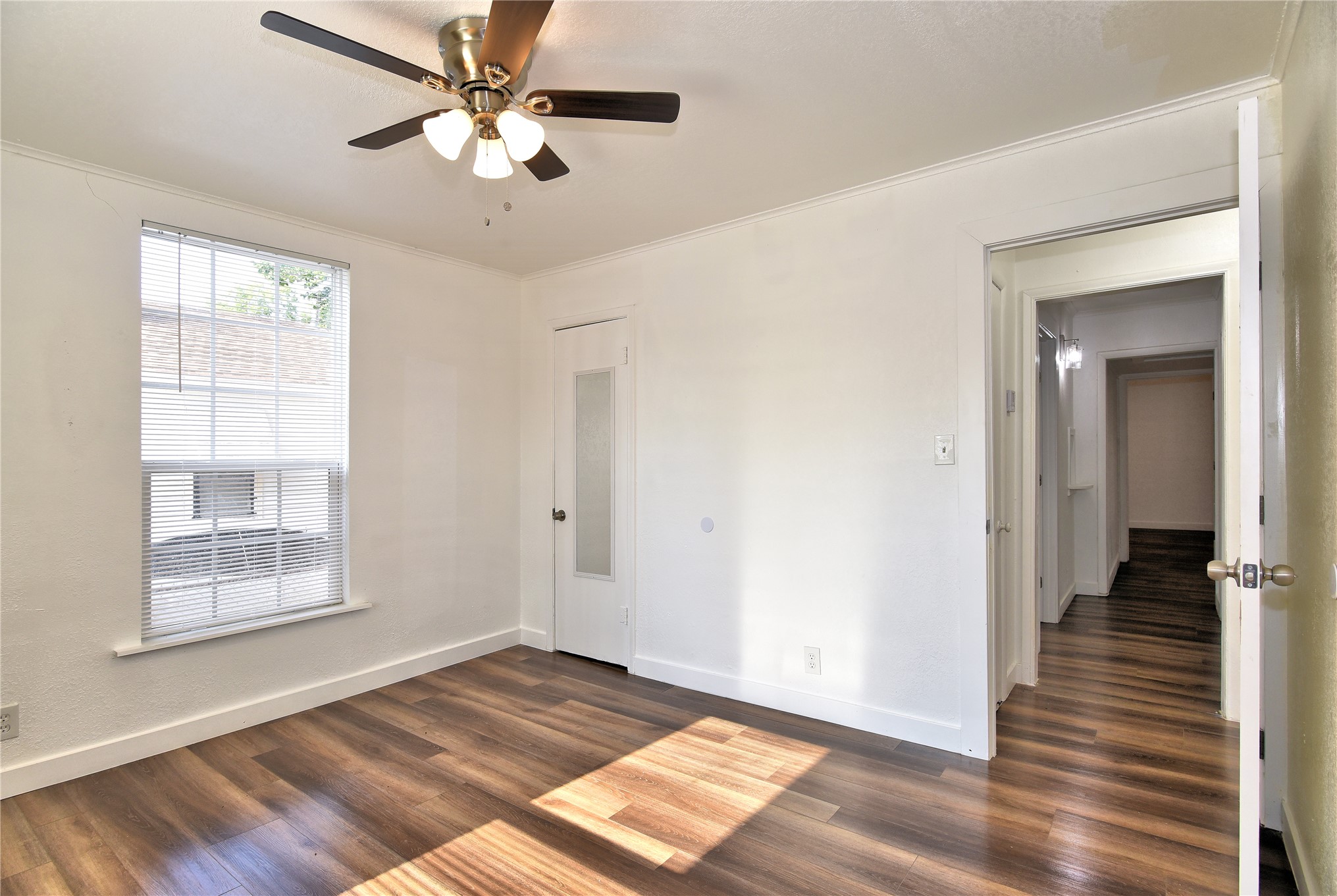 2128 N Saint Louis Avenue Property Photo 23