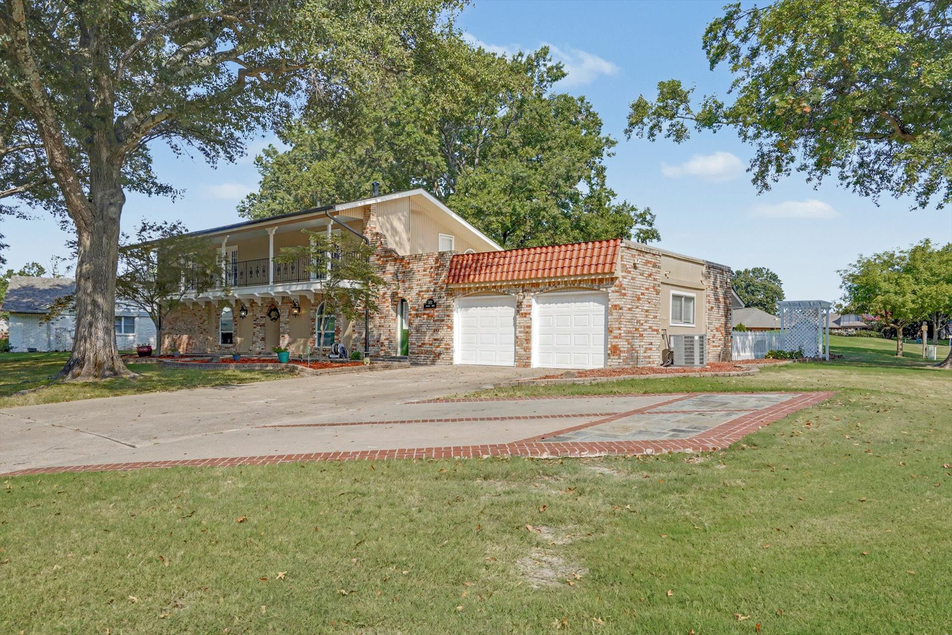 502 Fairway Drive Property Photo 3