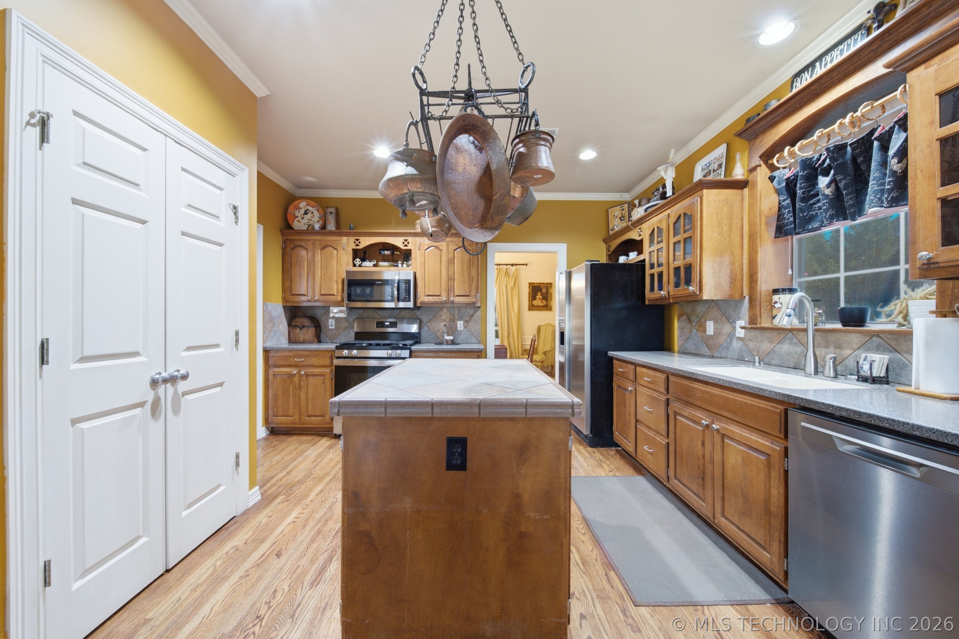 3104 N Oak Avenue Property Photo 12