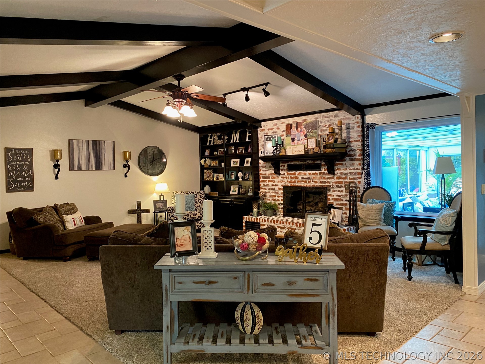 1023 Oak Property Photo 4