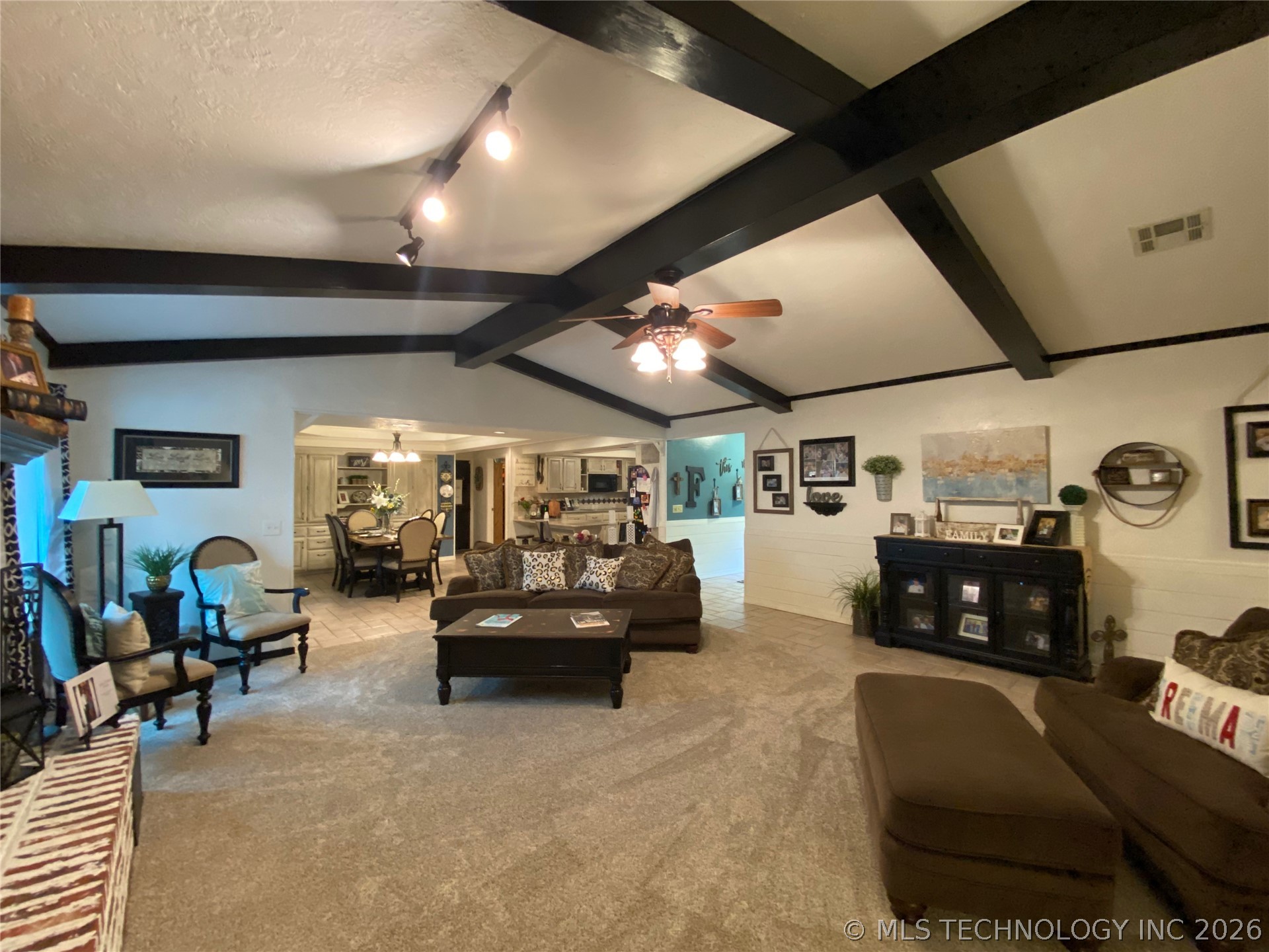 1023 Oak Property Photo 6