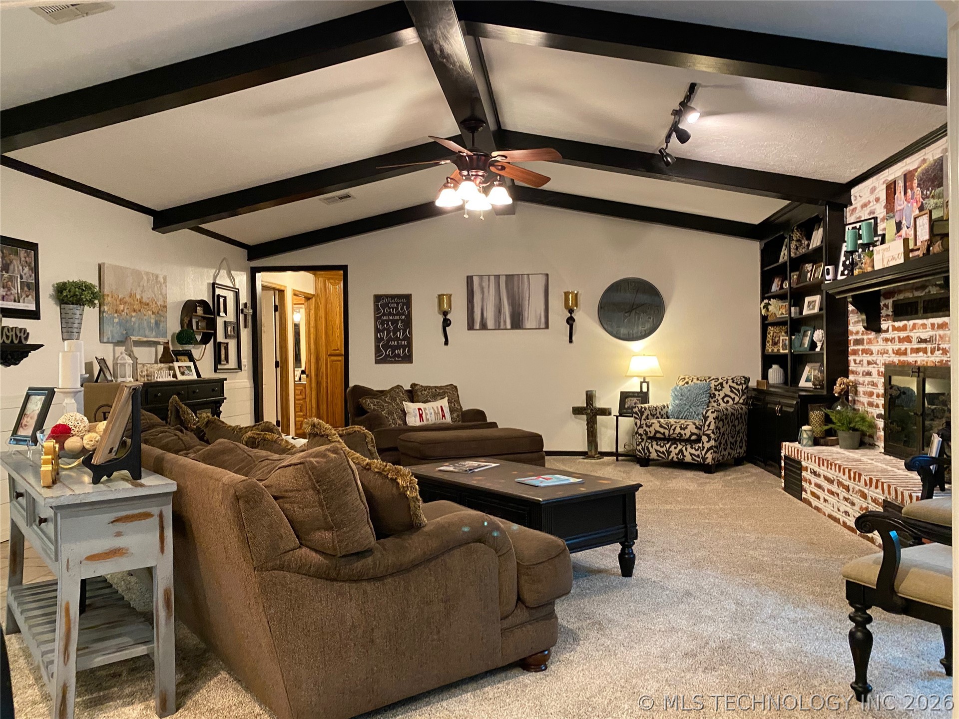 1023 Oak Property Photo 8