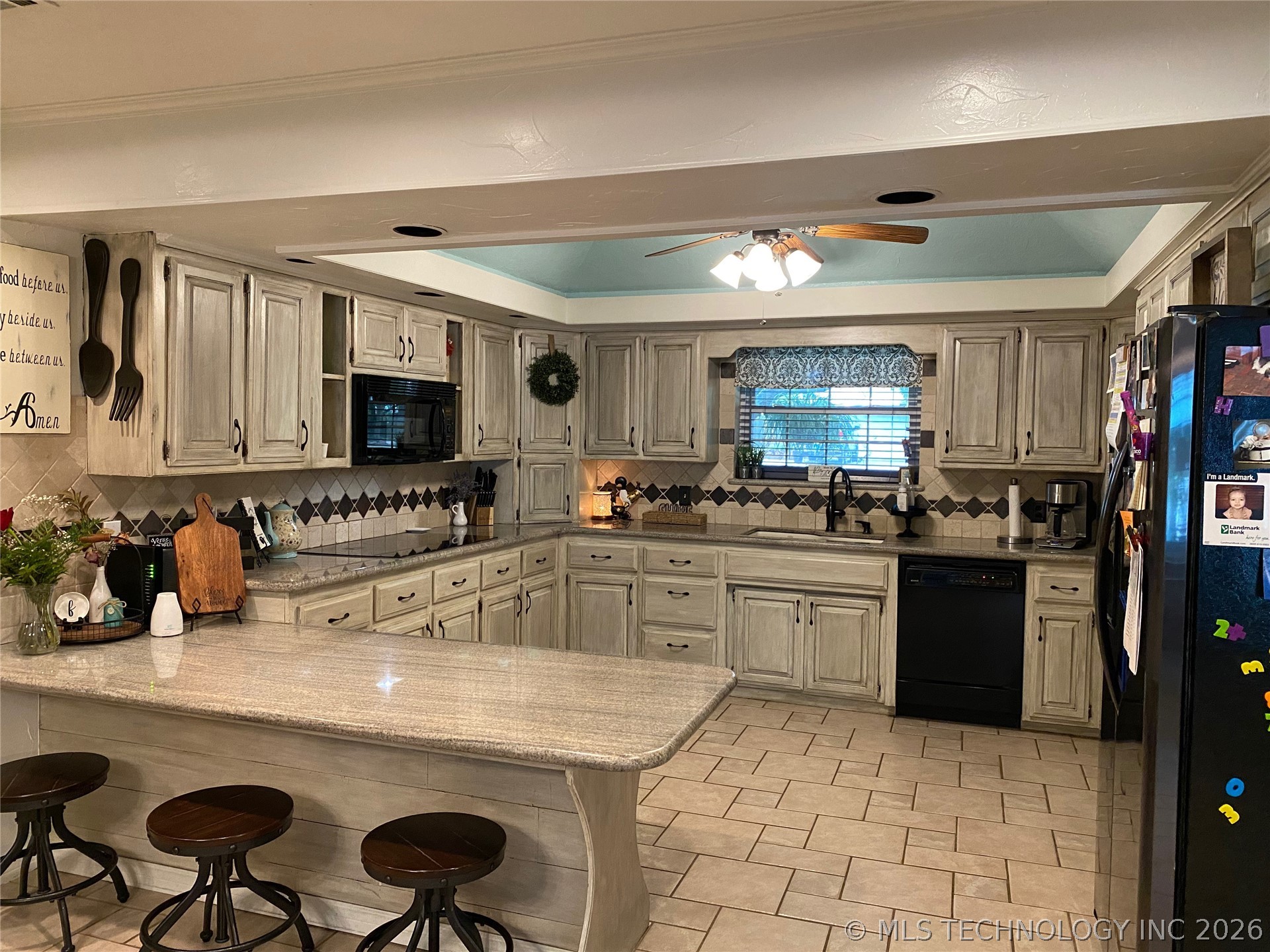 1023 Oak Property Photo 10