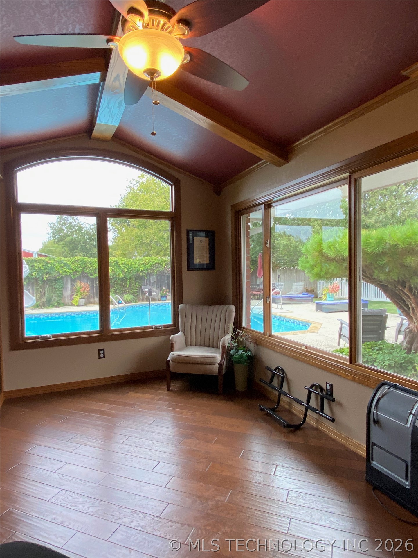1023 Oak Property Photo 28