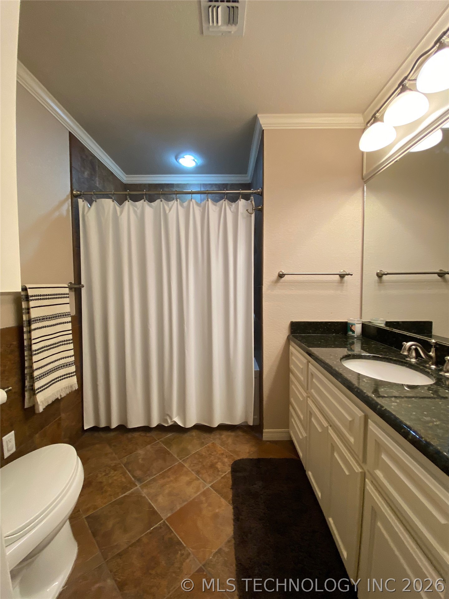 1023 Oak Property Photo 32