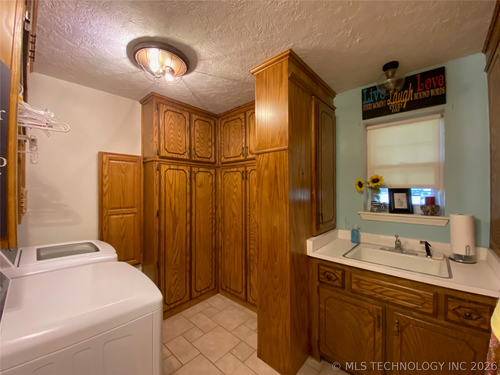 1023 Oak Property Photo 33