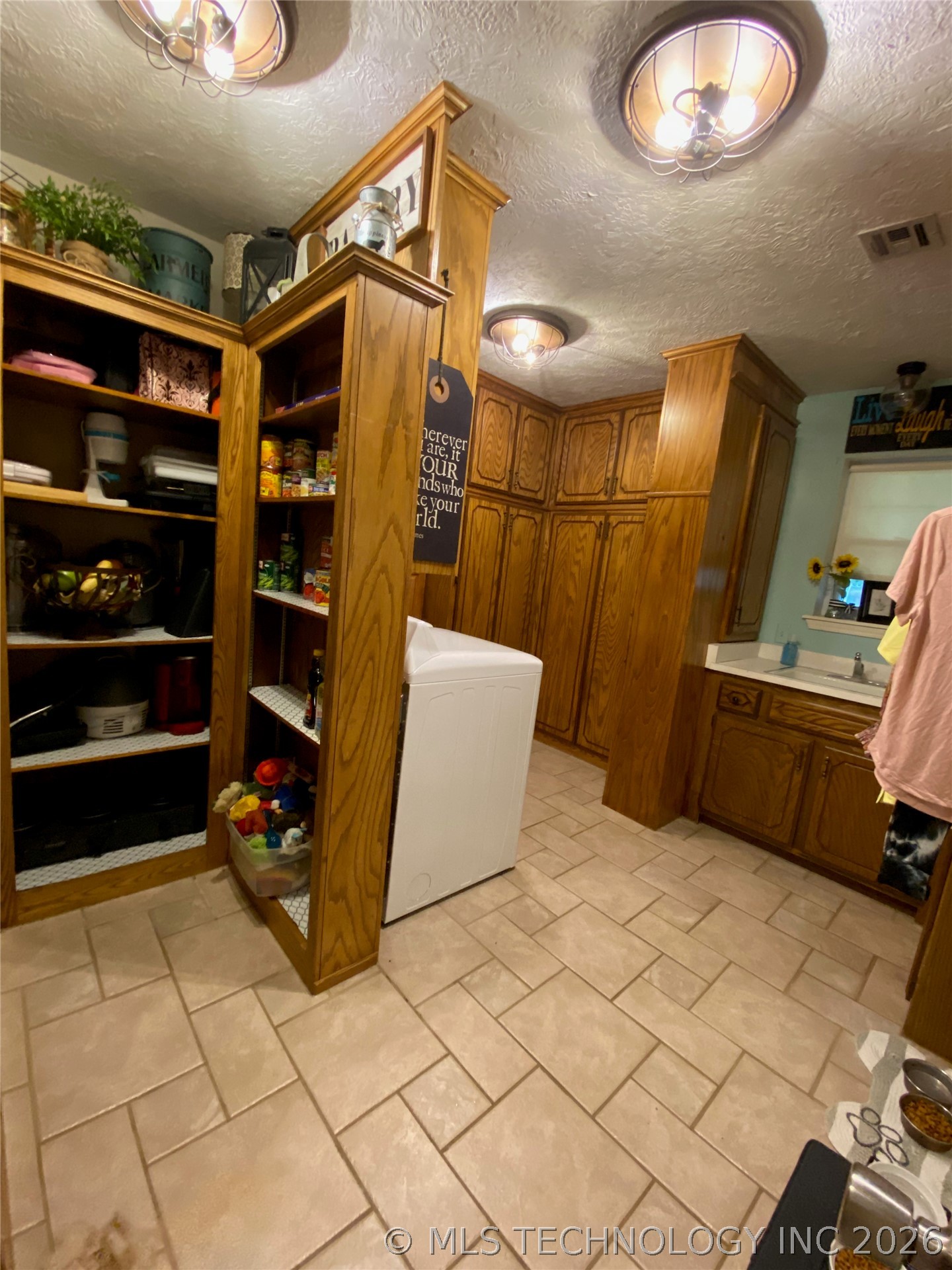 1023 Oak Property Photo 34