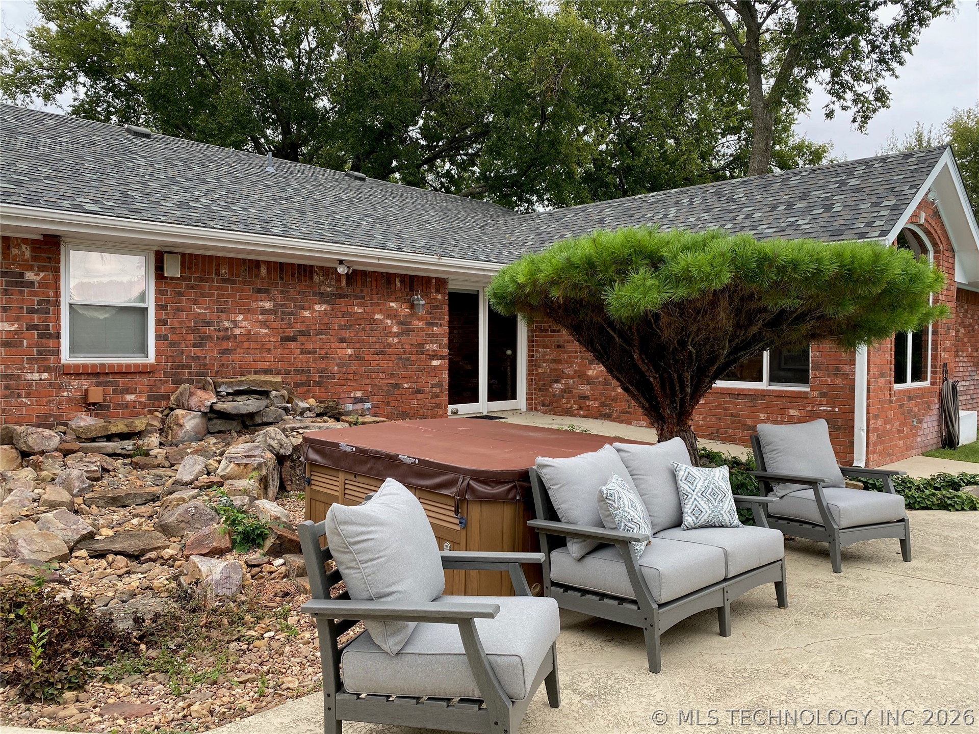 1023 Oak Property Photo 39