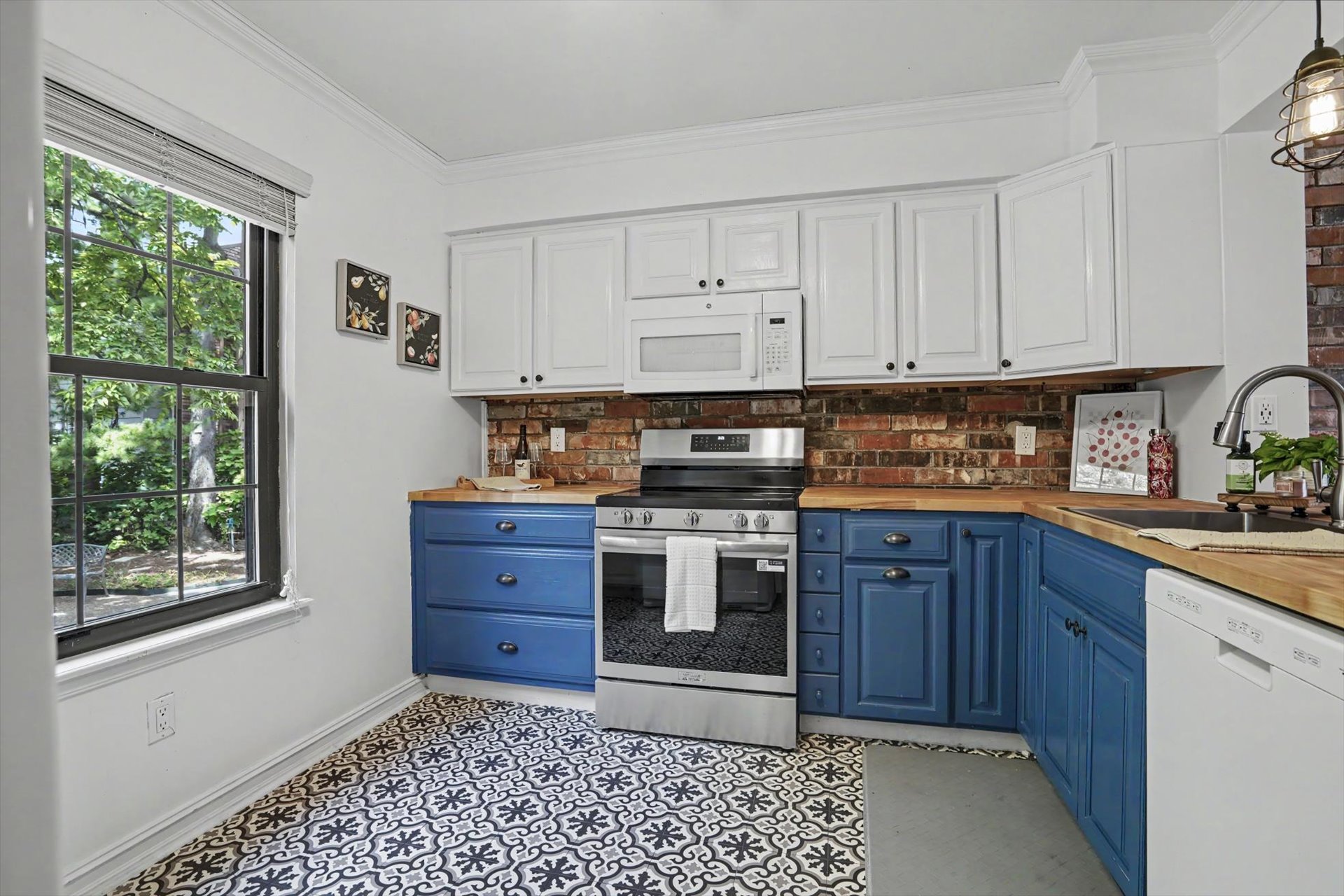 217 W 18th Street 16 Property Photo 8
