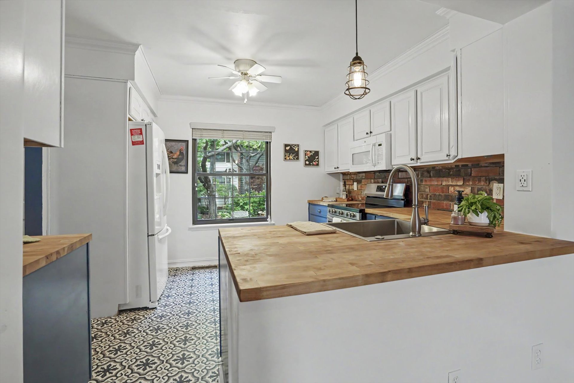 217 W 18th Street 16 Property Photo 14