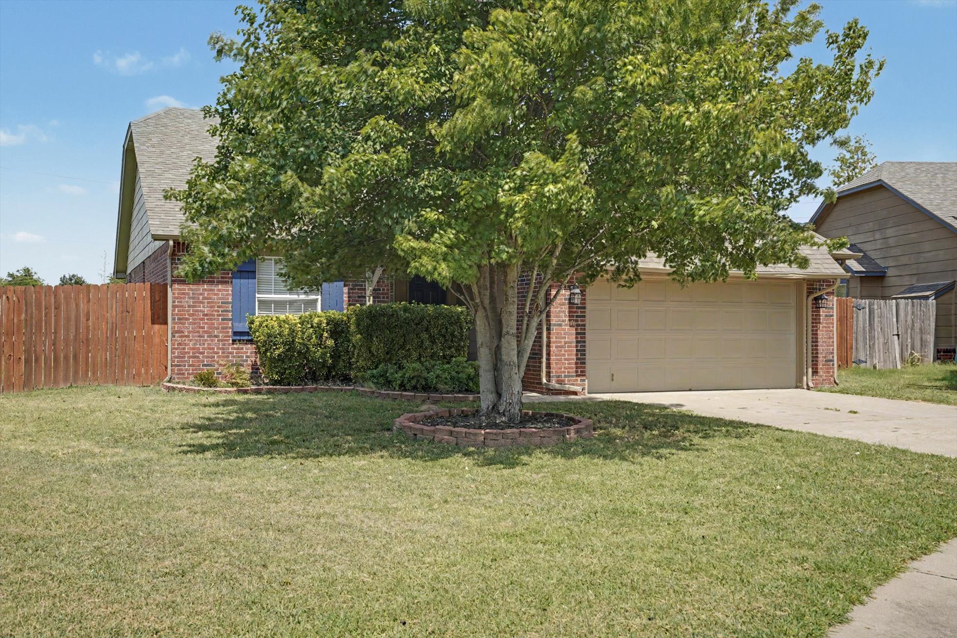 3630 E Berkeley Street Property Photo 4