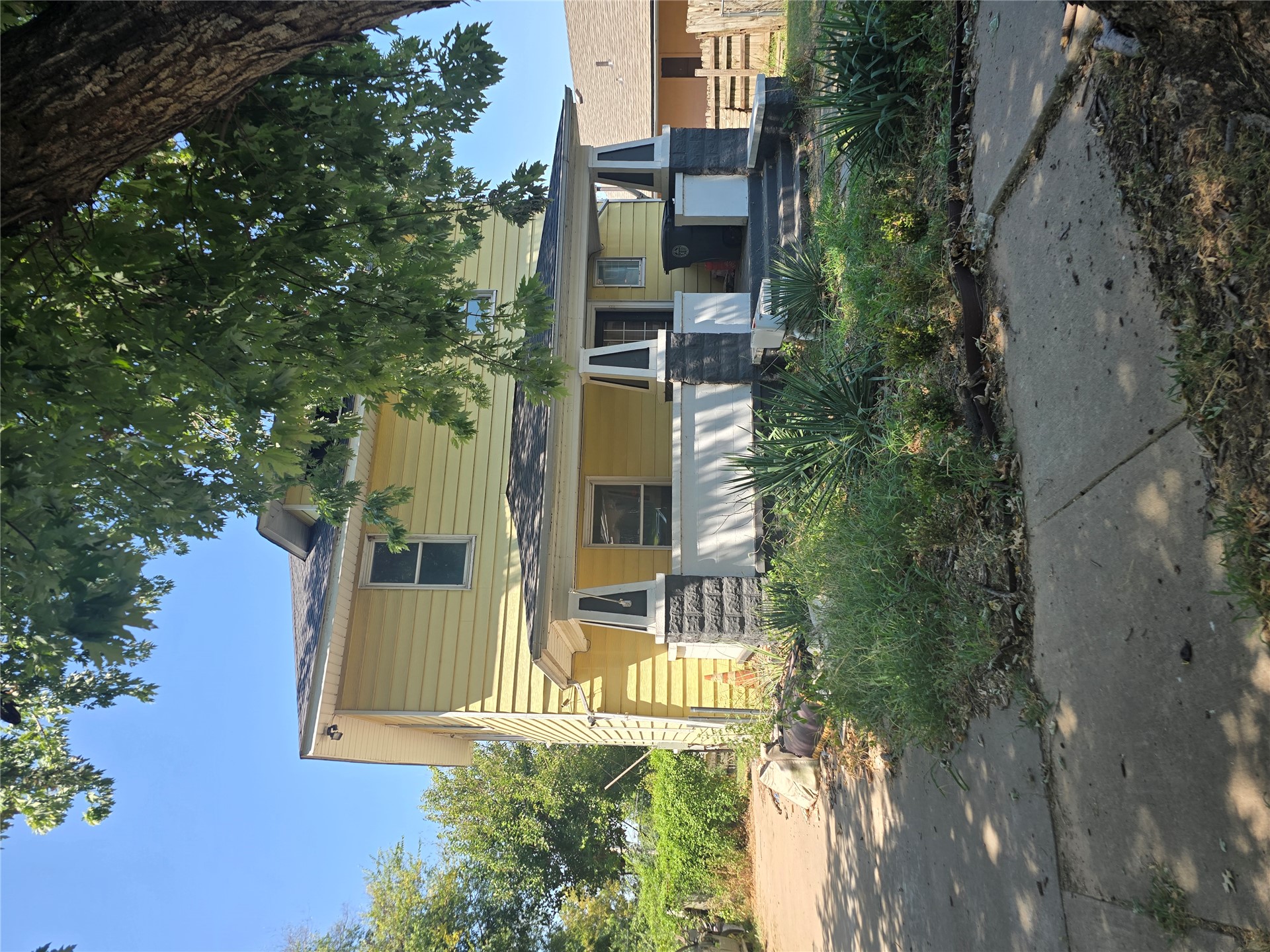 408 S Phoenix Avenue Property Photo 2