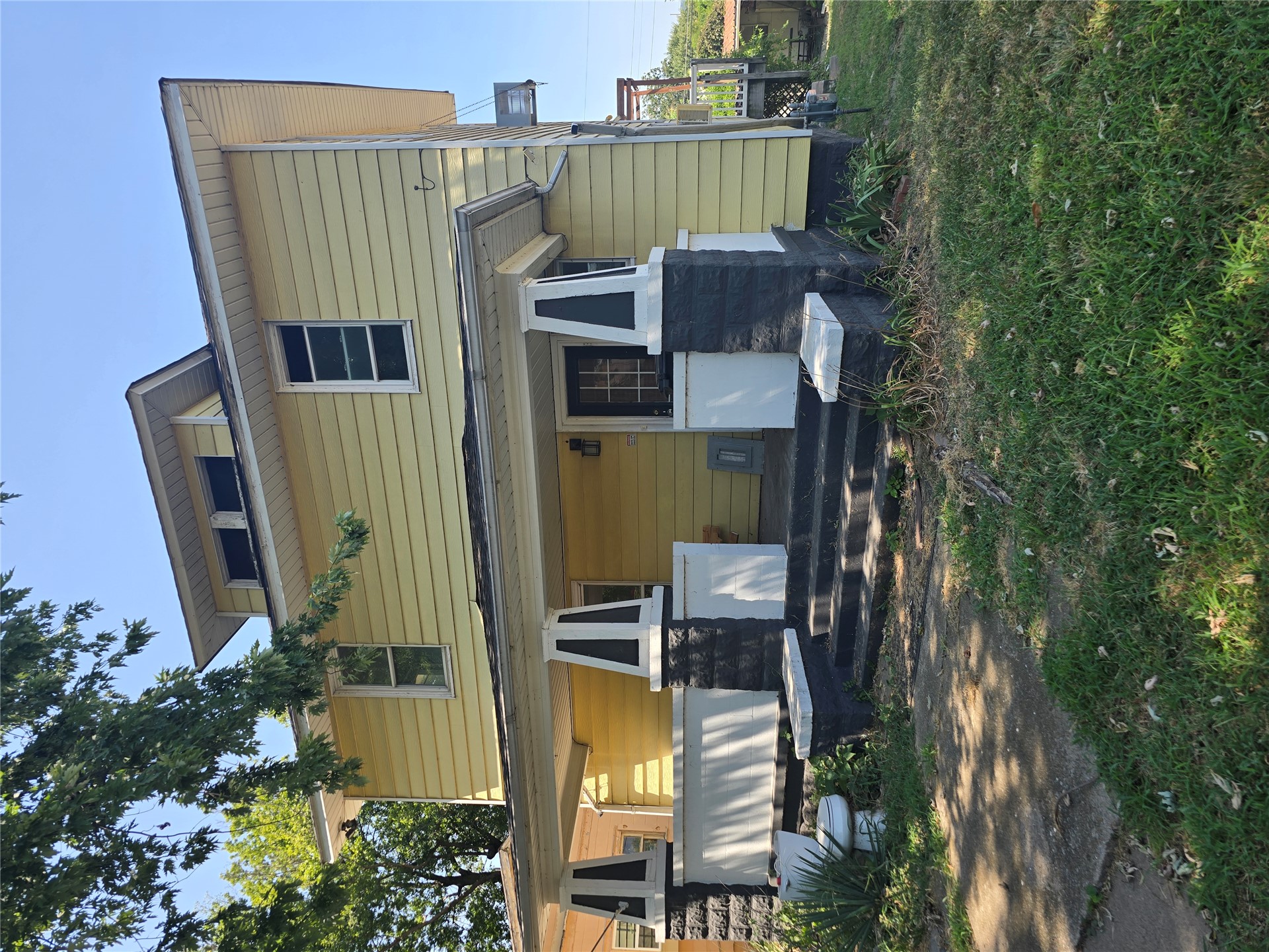 408 S Phoenix Avenue Property Photo 3