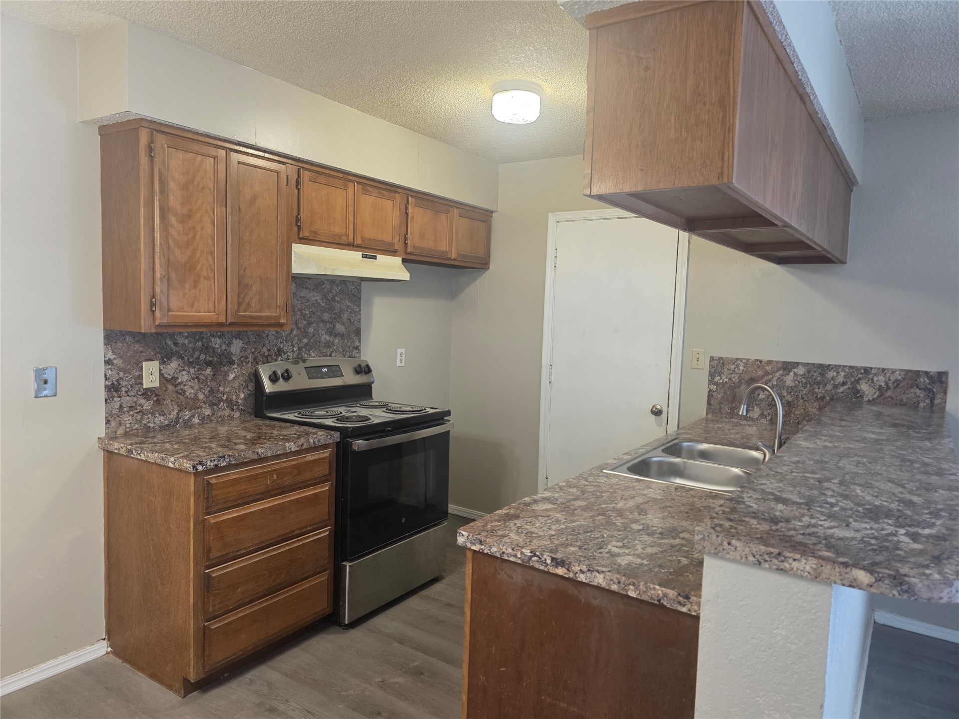 11125 E 17 Place Property Photo 2