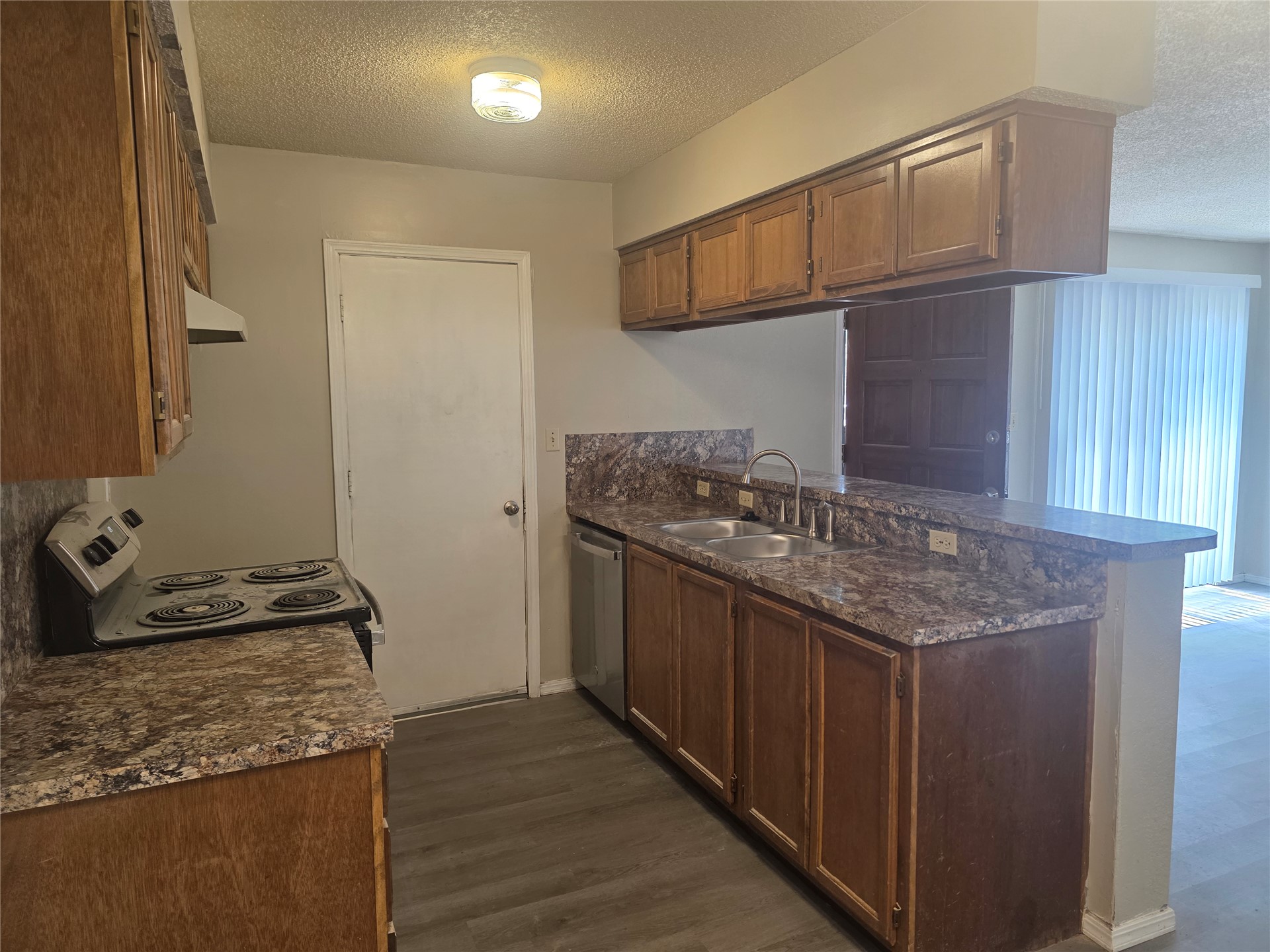 11125 E 17 Place Property Photo 3