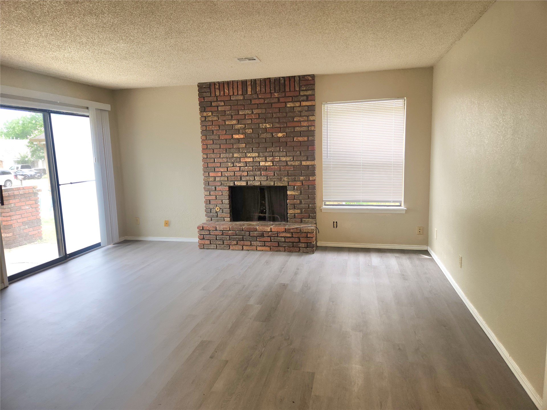 11125 E 17 Place Property Photo 4