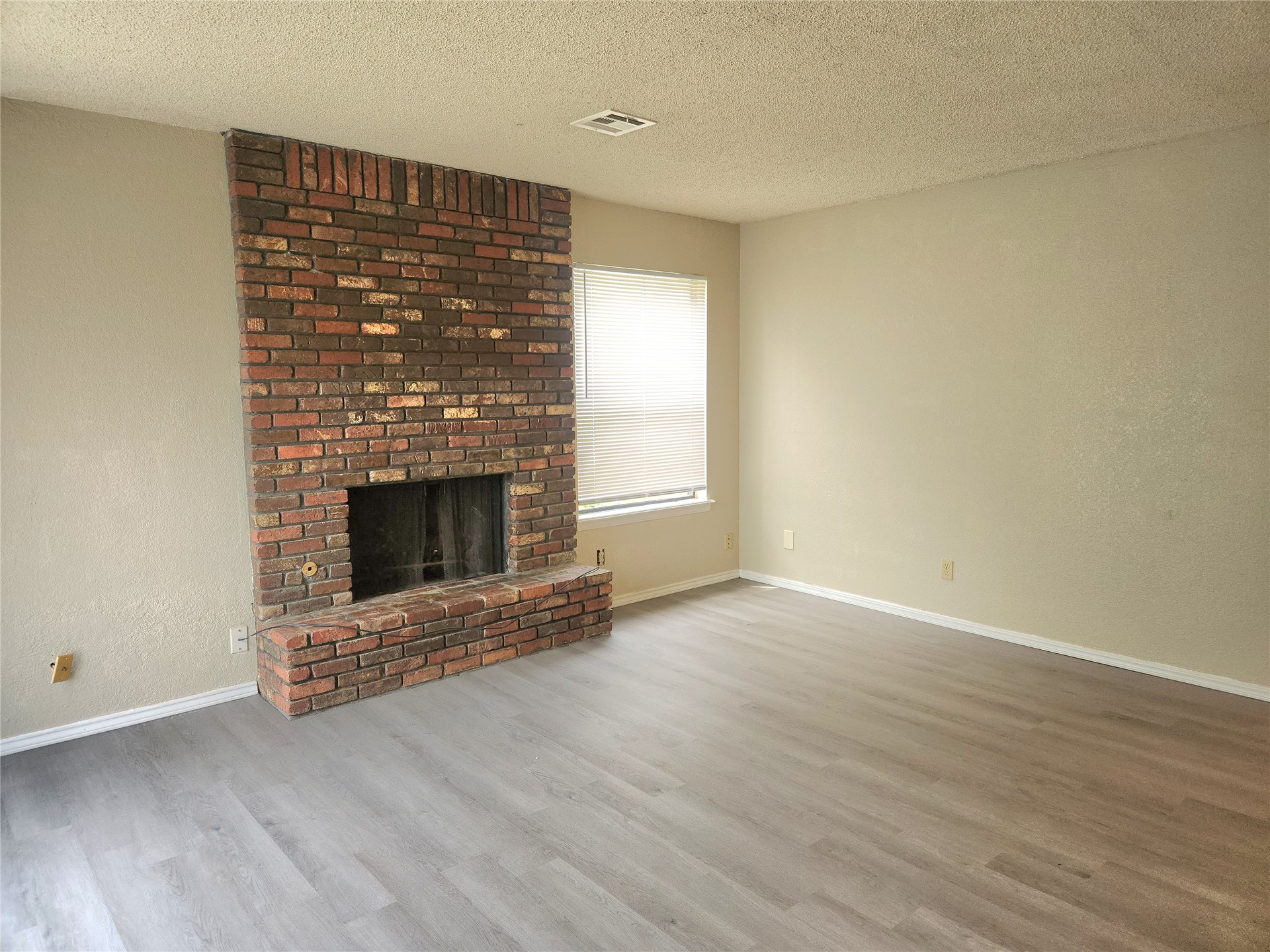 11125 E 17 Place Property Photo 5
