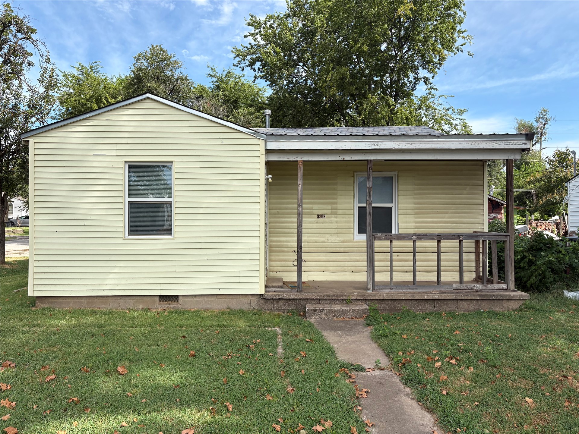 3203 E Oklahoma Place S Property Photo 1