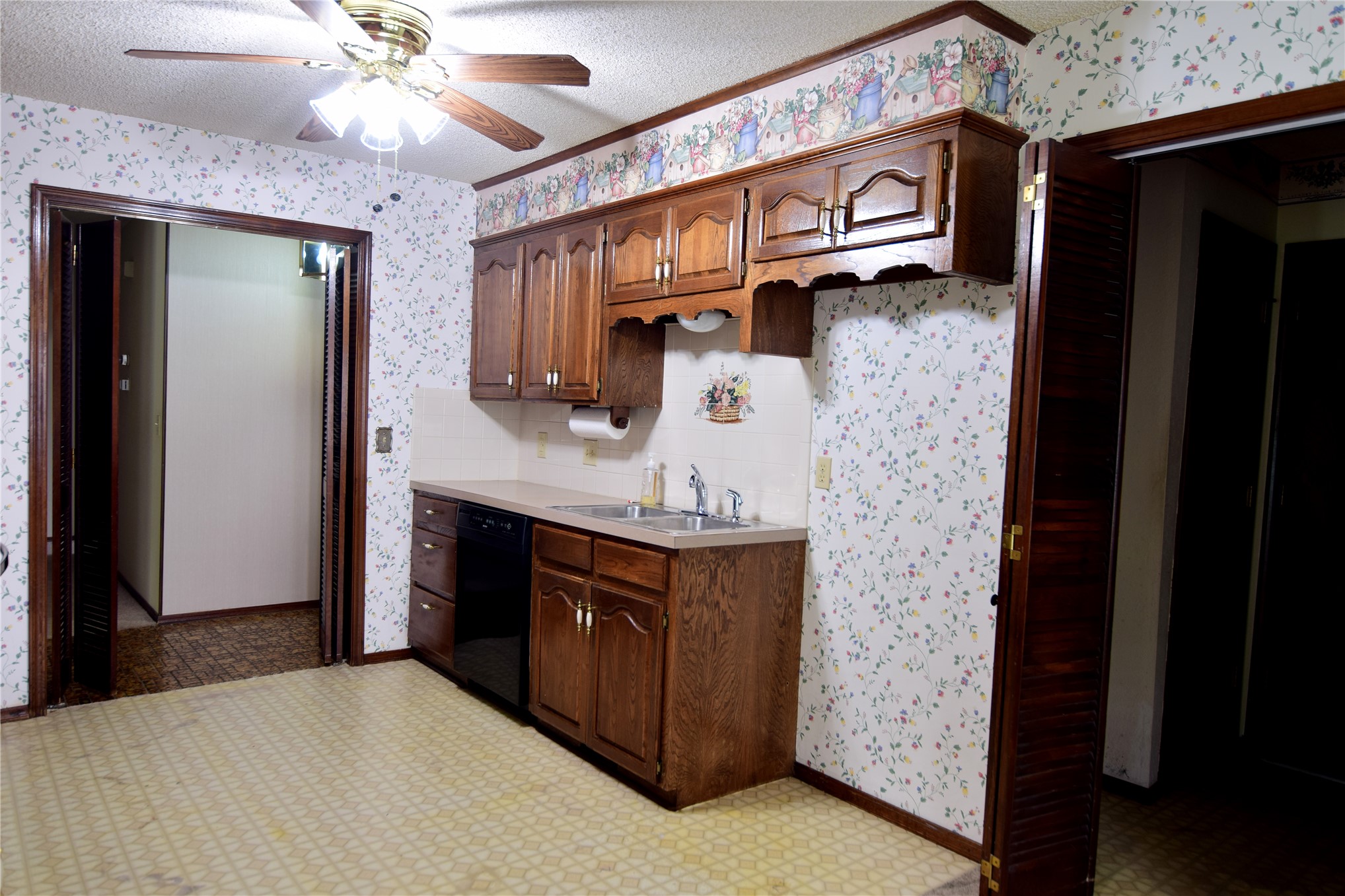 1220 S Chestnut Avenue Property Photo 7