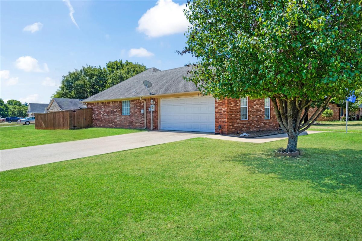 5418 Roadrunner Property Photo 3