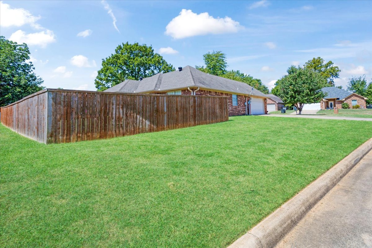 5418 Roadrunner Property Photo 4