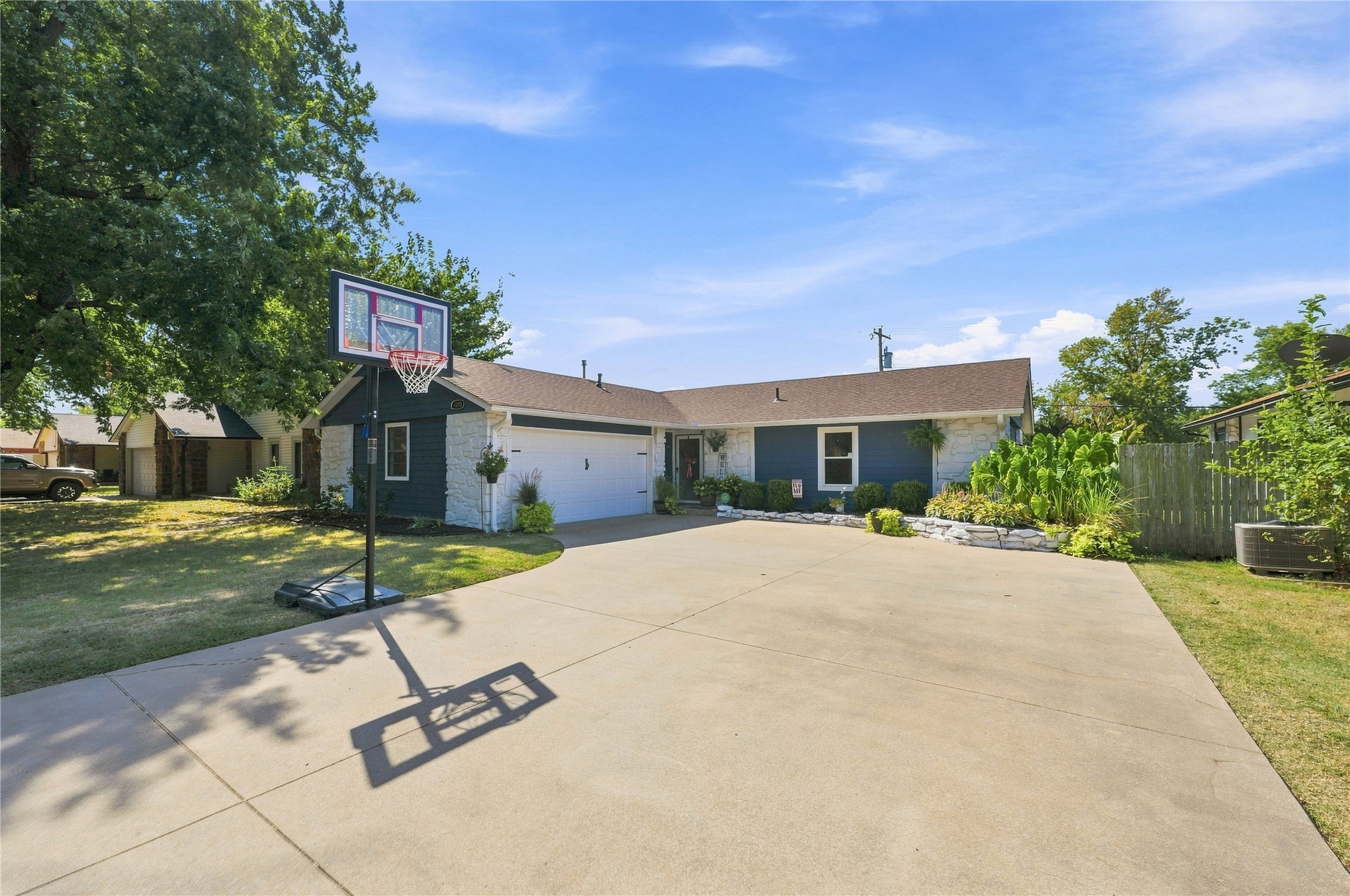 1270 E 140th Place Property Photo 2