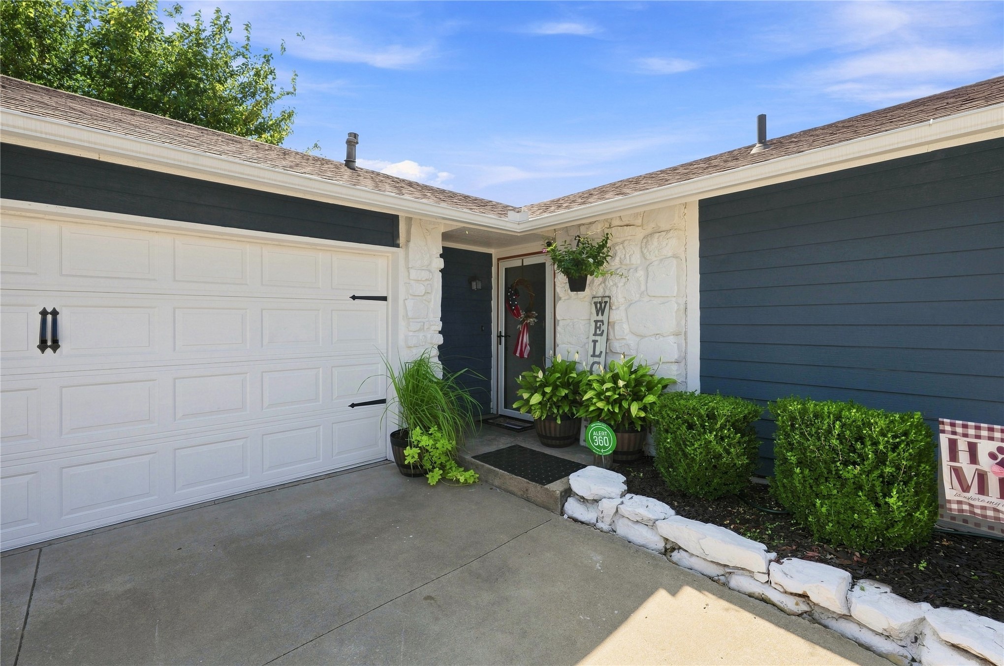 1270 E 140th Place Property Photo 3