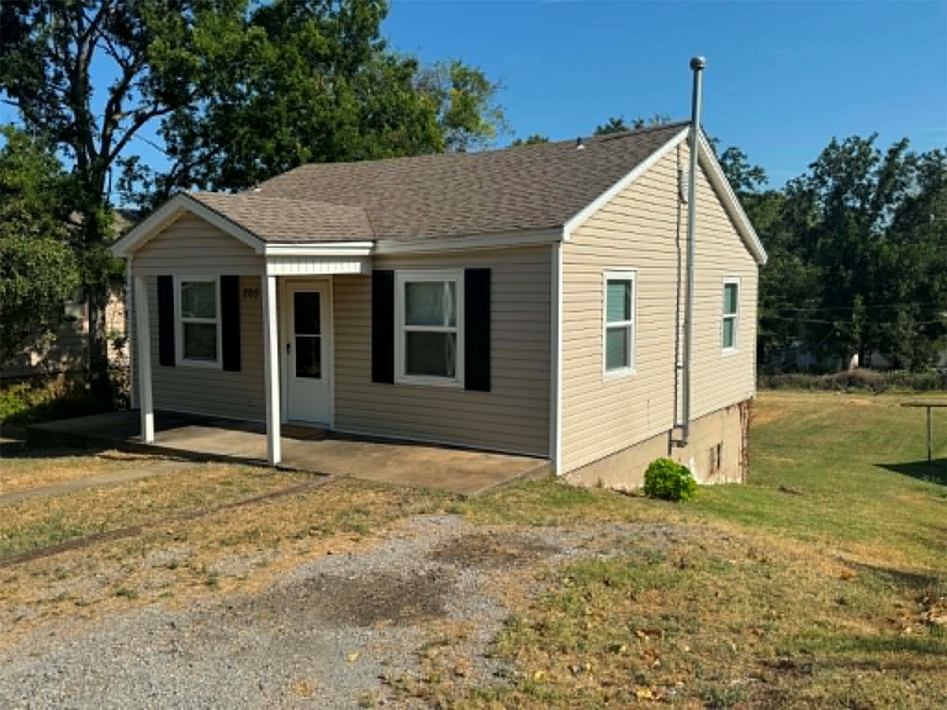 205 E Harrison Property Photo 3