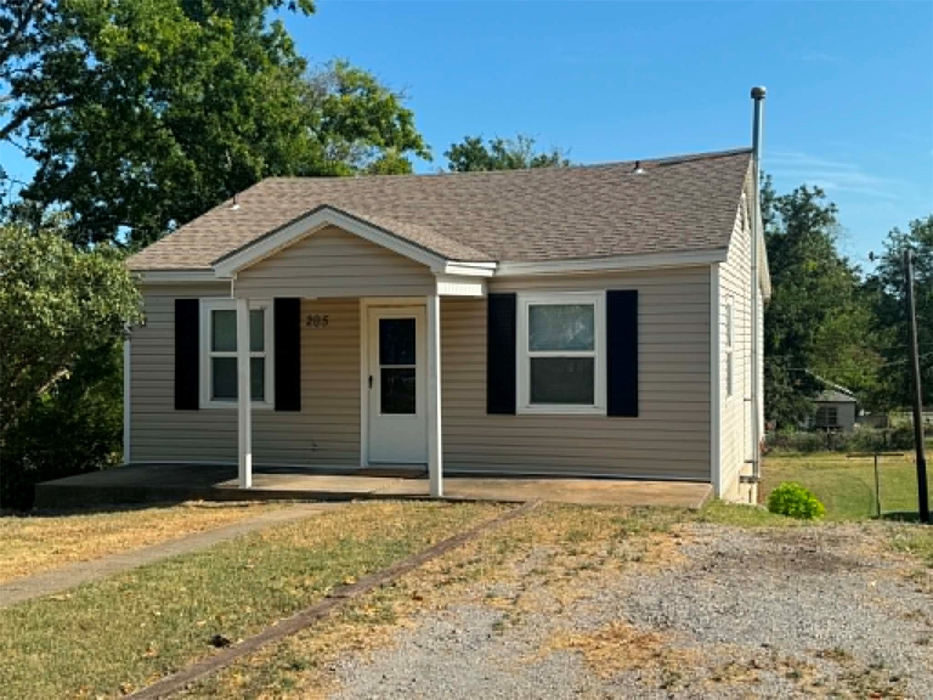 205 E Harrison Property Photo 4
