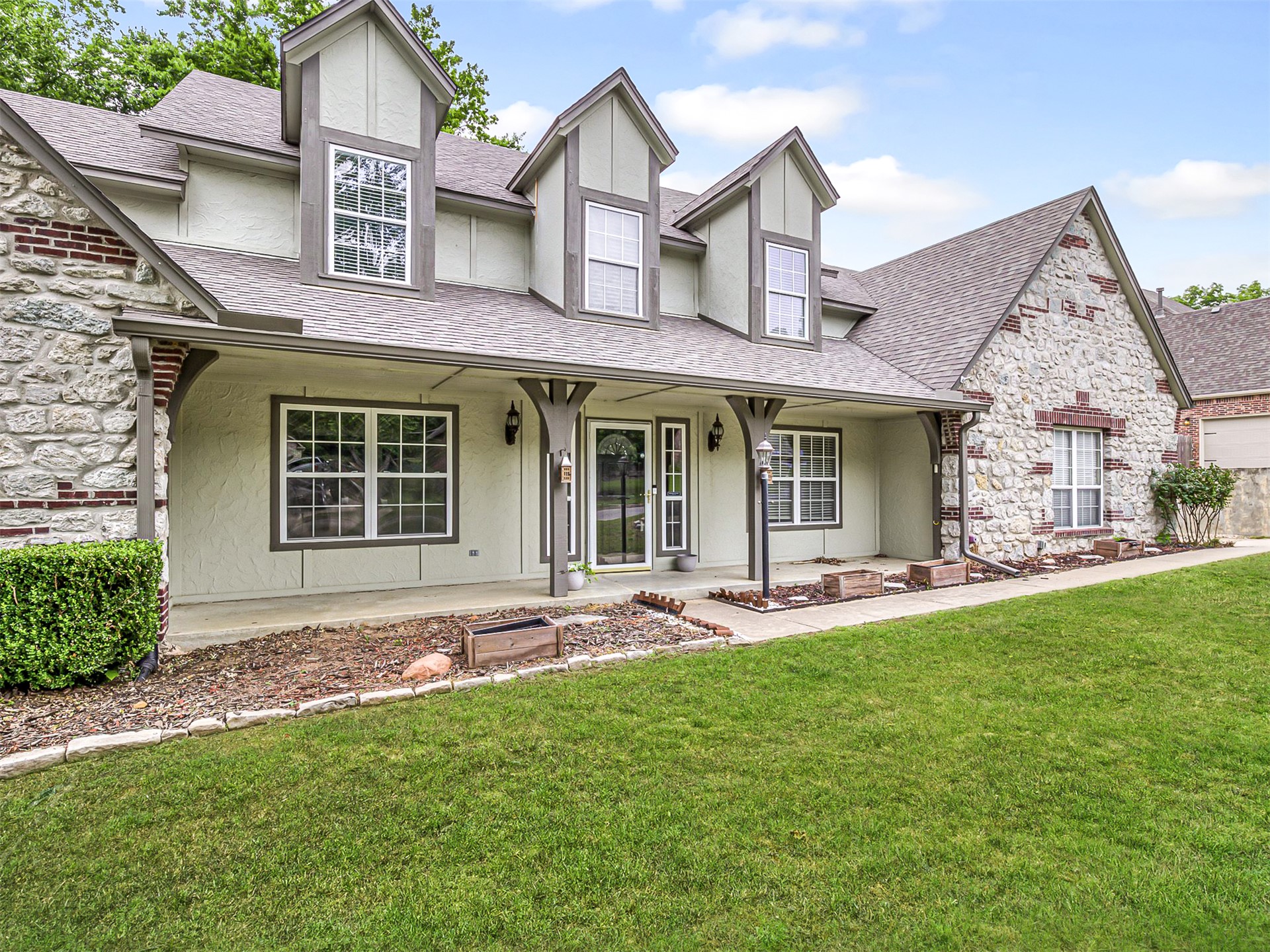 12512 18th Circle E Property Photo 2