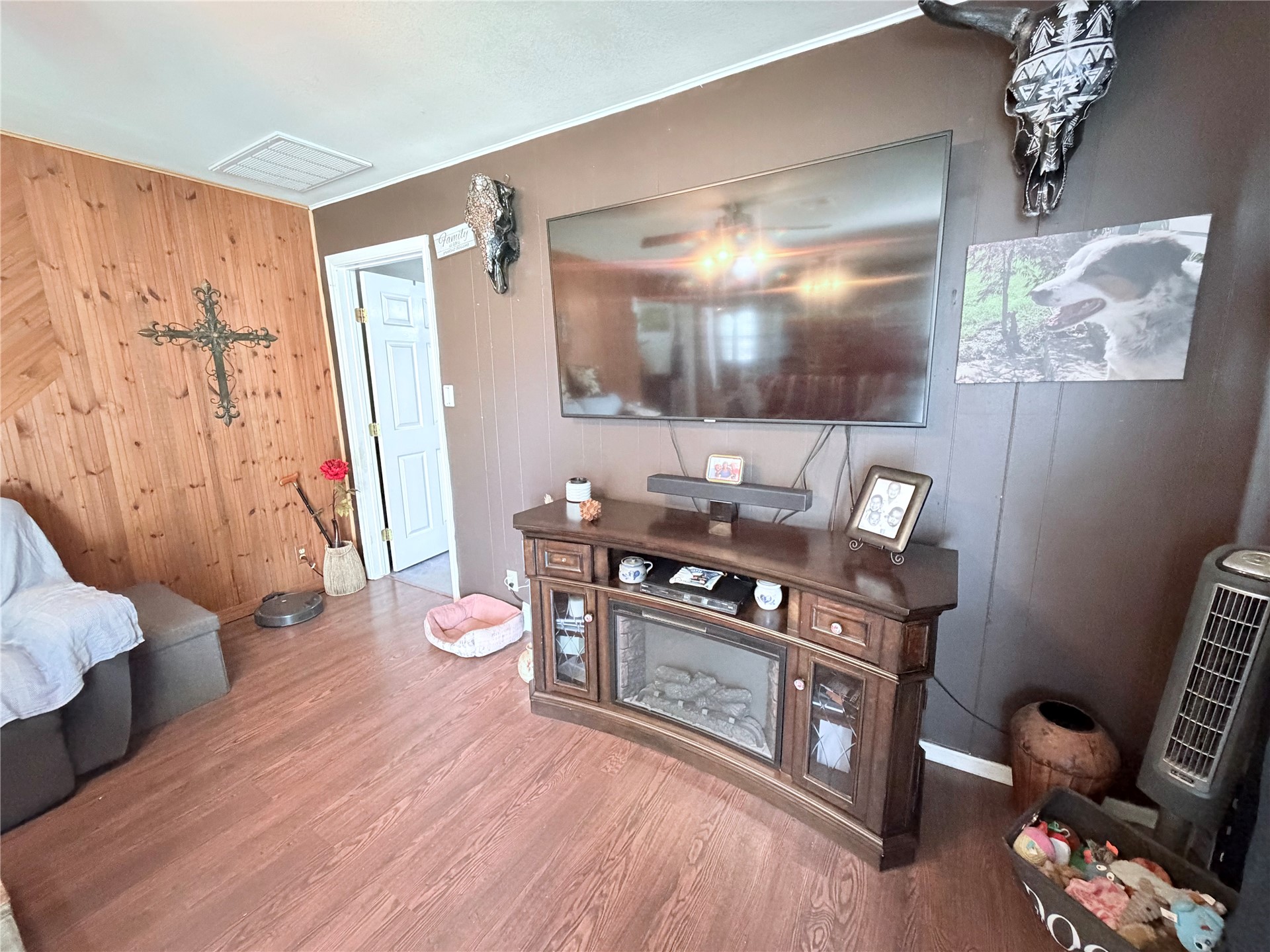 617 W 7th Street Property Photo 4