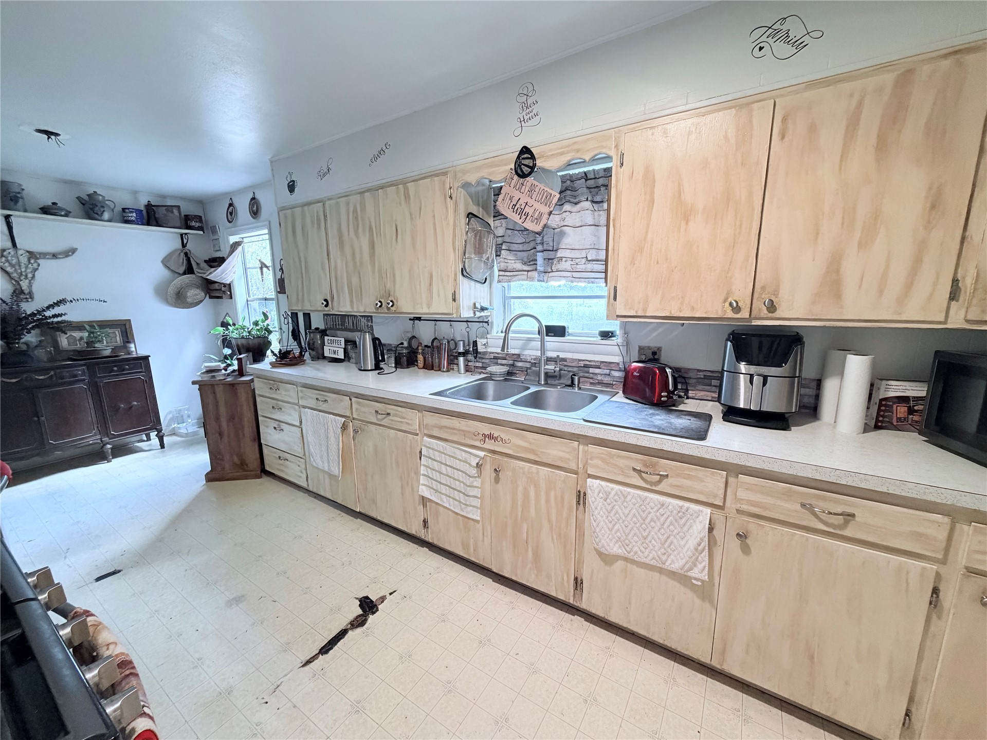 617 W 7th Street Property Photo 11