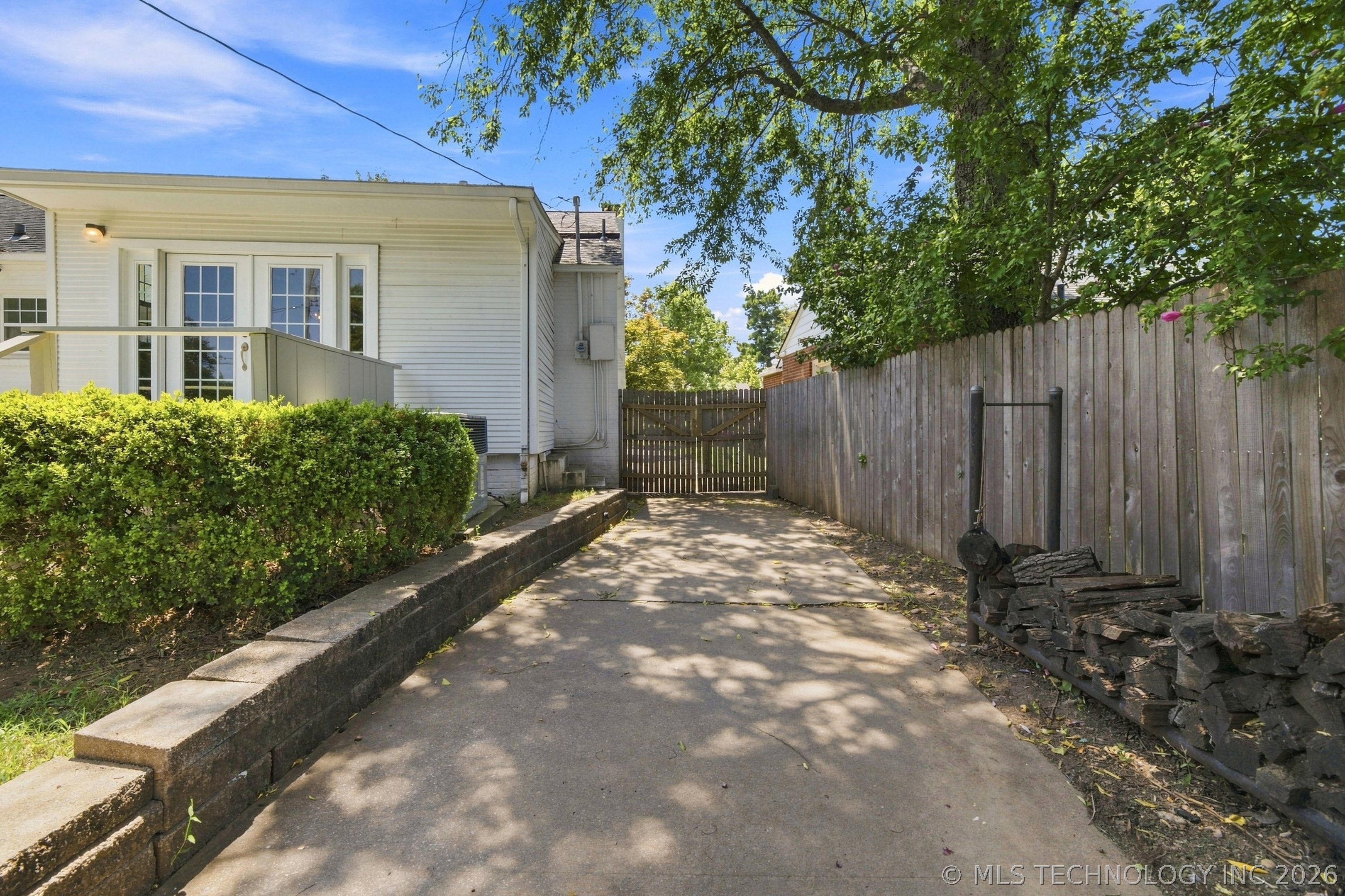 2611 E 18th Street Property Photo 29