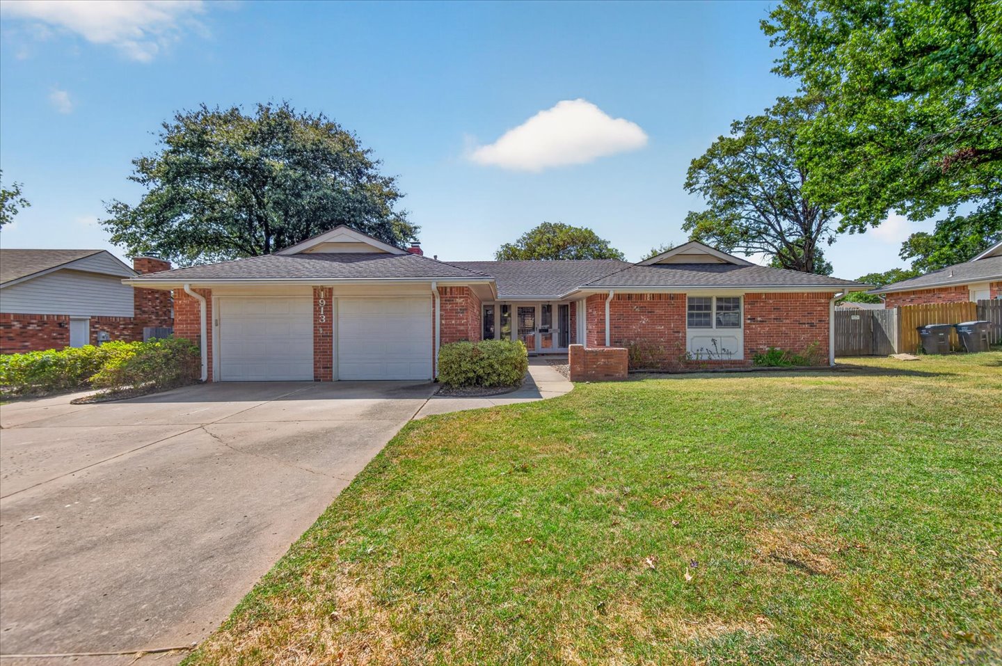 1913 Rolling Hills Drive Property Photo 1