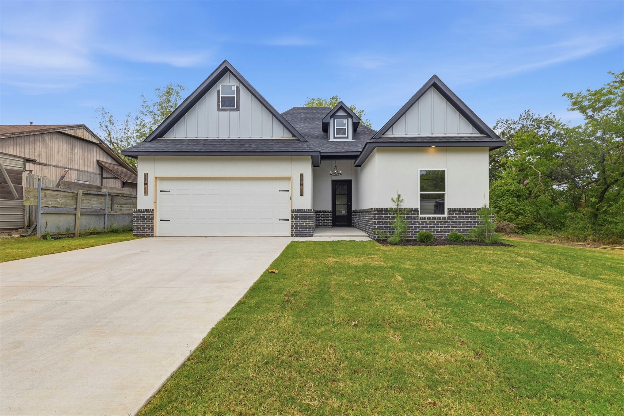 4354 S Waco Avenue Property Photo 1
