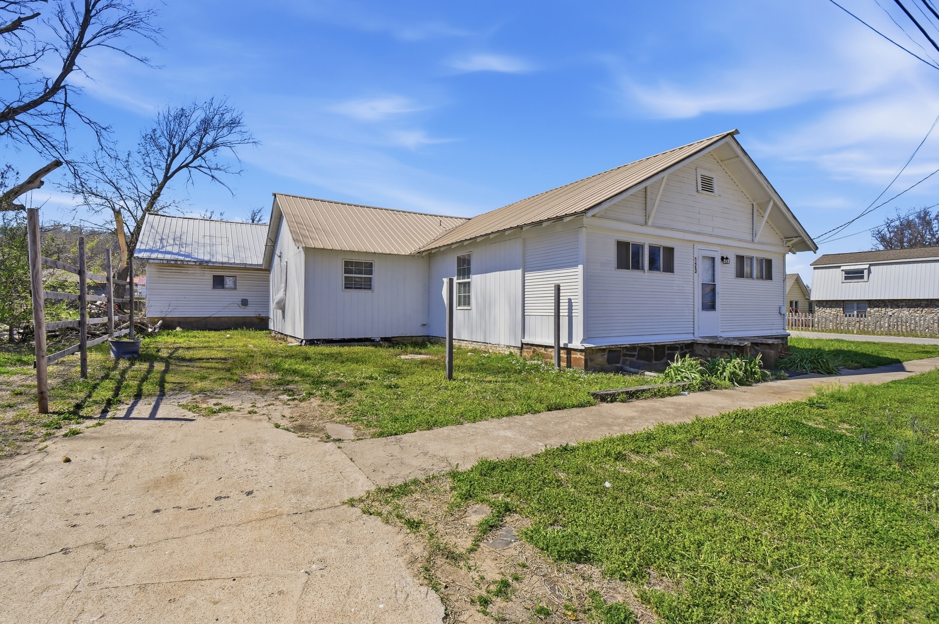 123 7th Street Property Photo 2