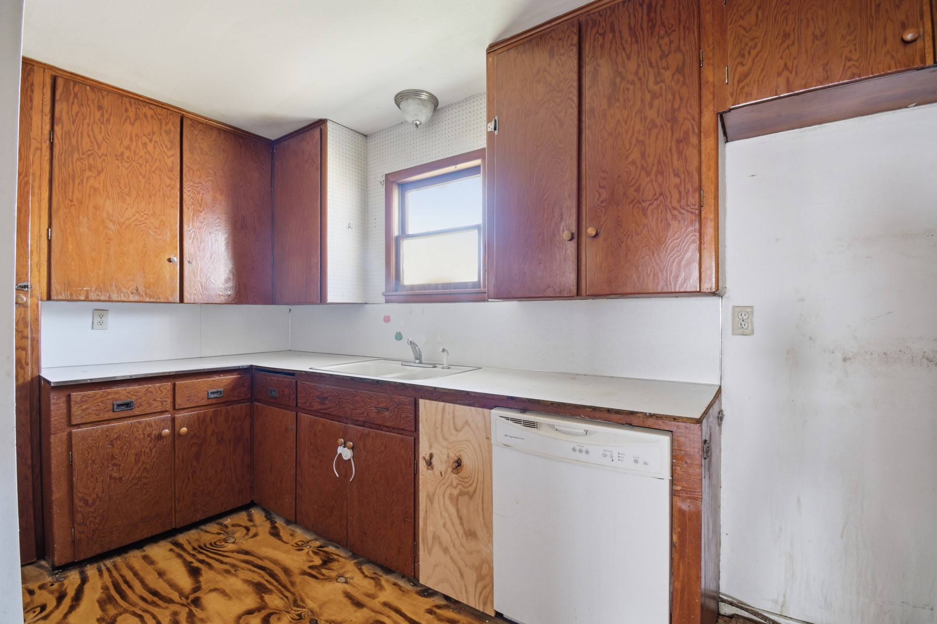 123 7th Street Property Photo 8