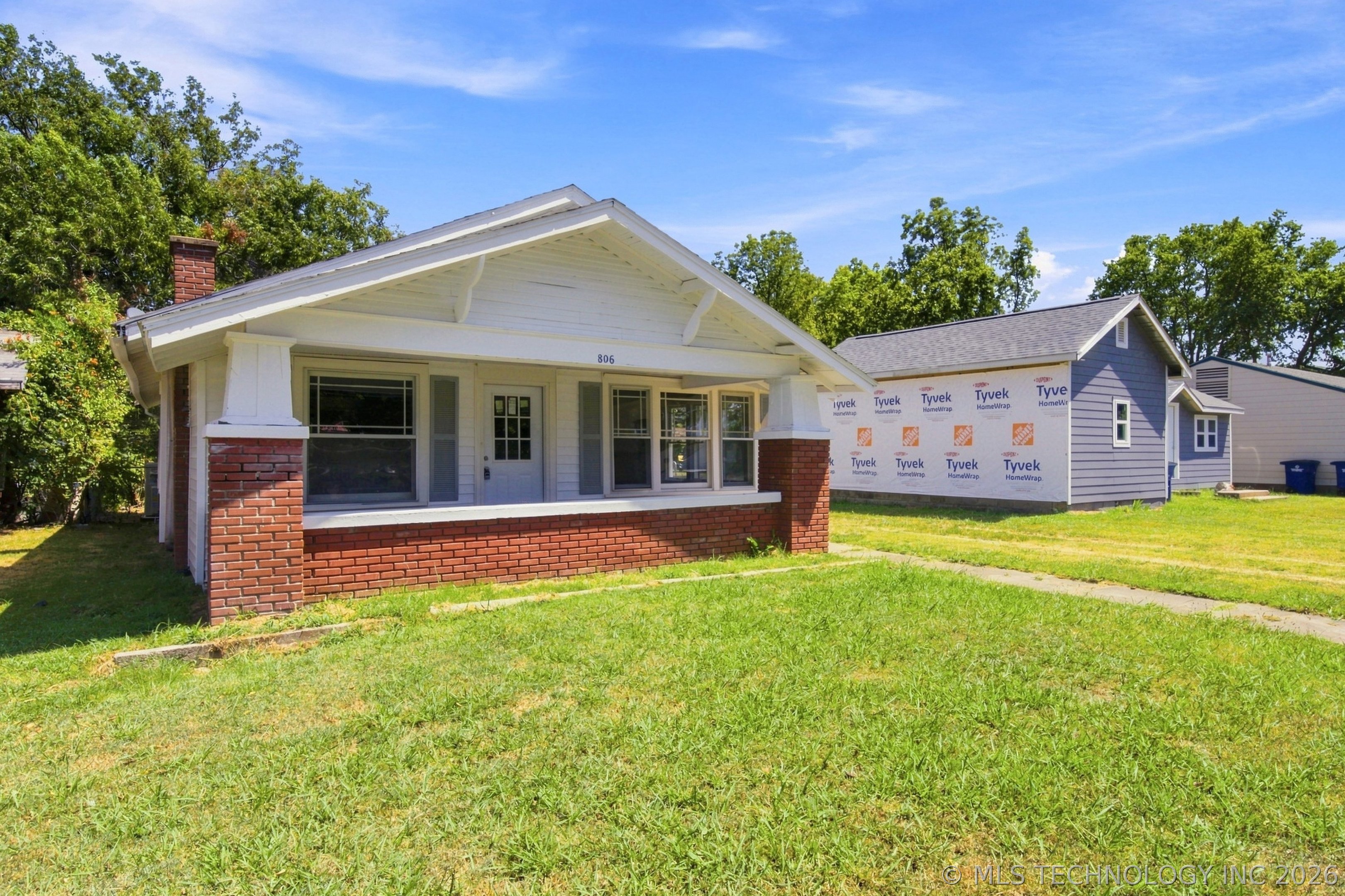 806 S Price Street Property Photo 2